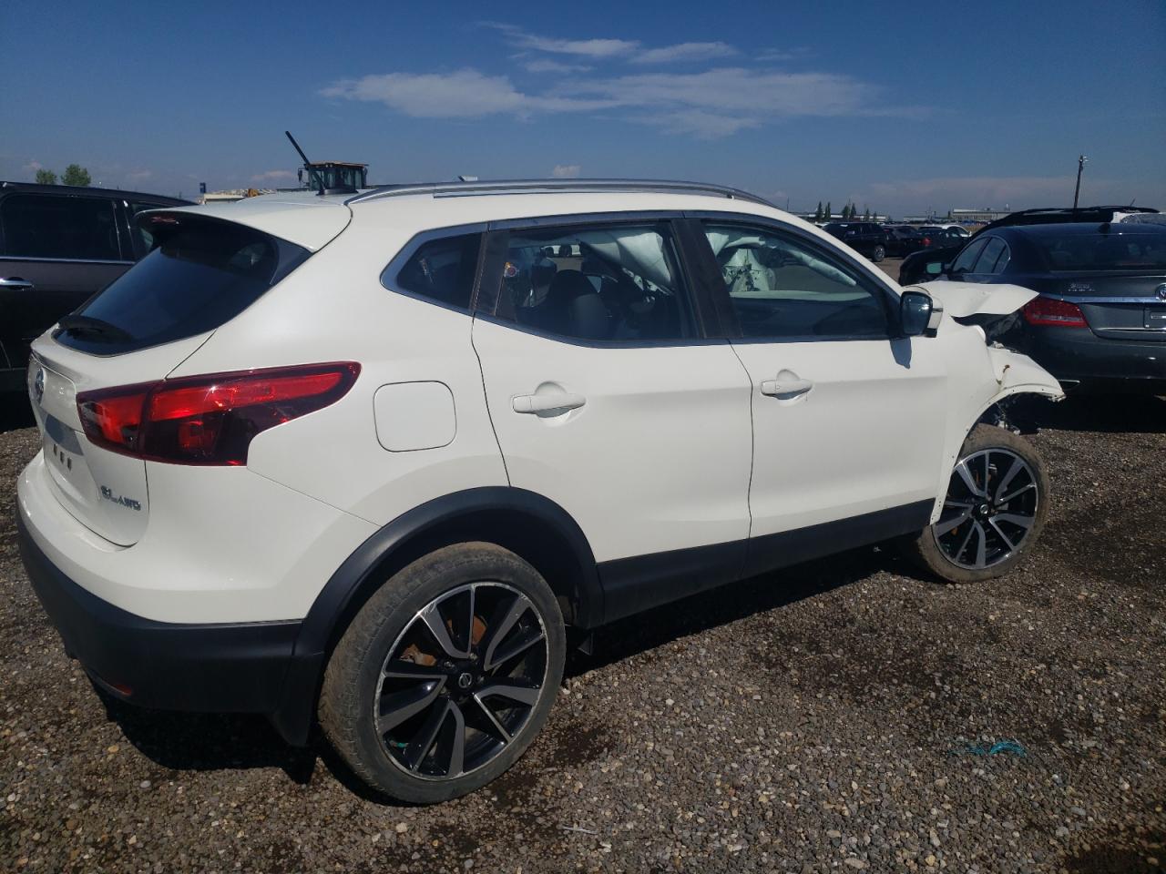 Image 3 of Nissan Rogue Sport S 2018 with VIN JN1BJ1CR4JW291612