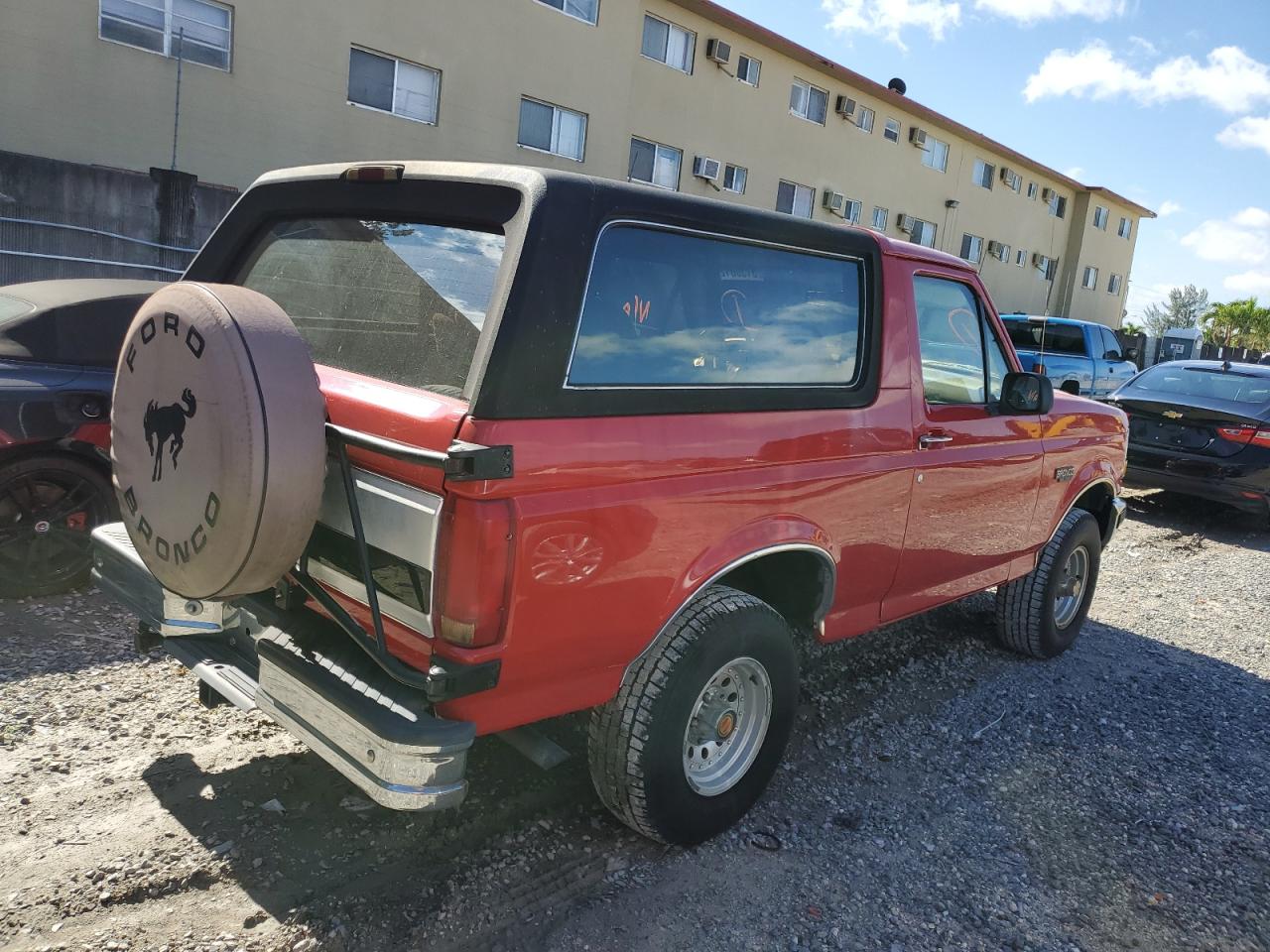 Image 3 of 1992 FORD BRONCO U100 1992 with VIN 1FMEU15N2NLB02051