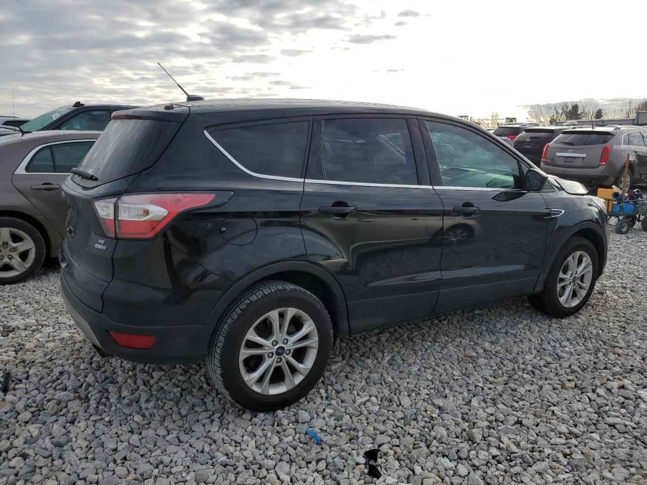 Image 3 of 2017 FORD ESCAPE SE 2017 with VIN 1FMCU9GD5HUA60743
