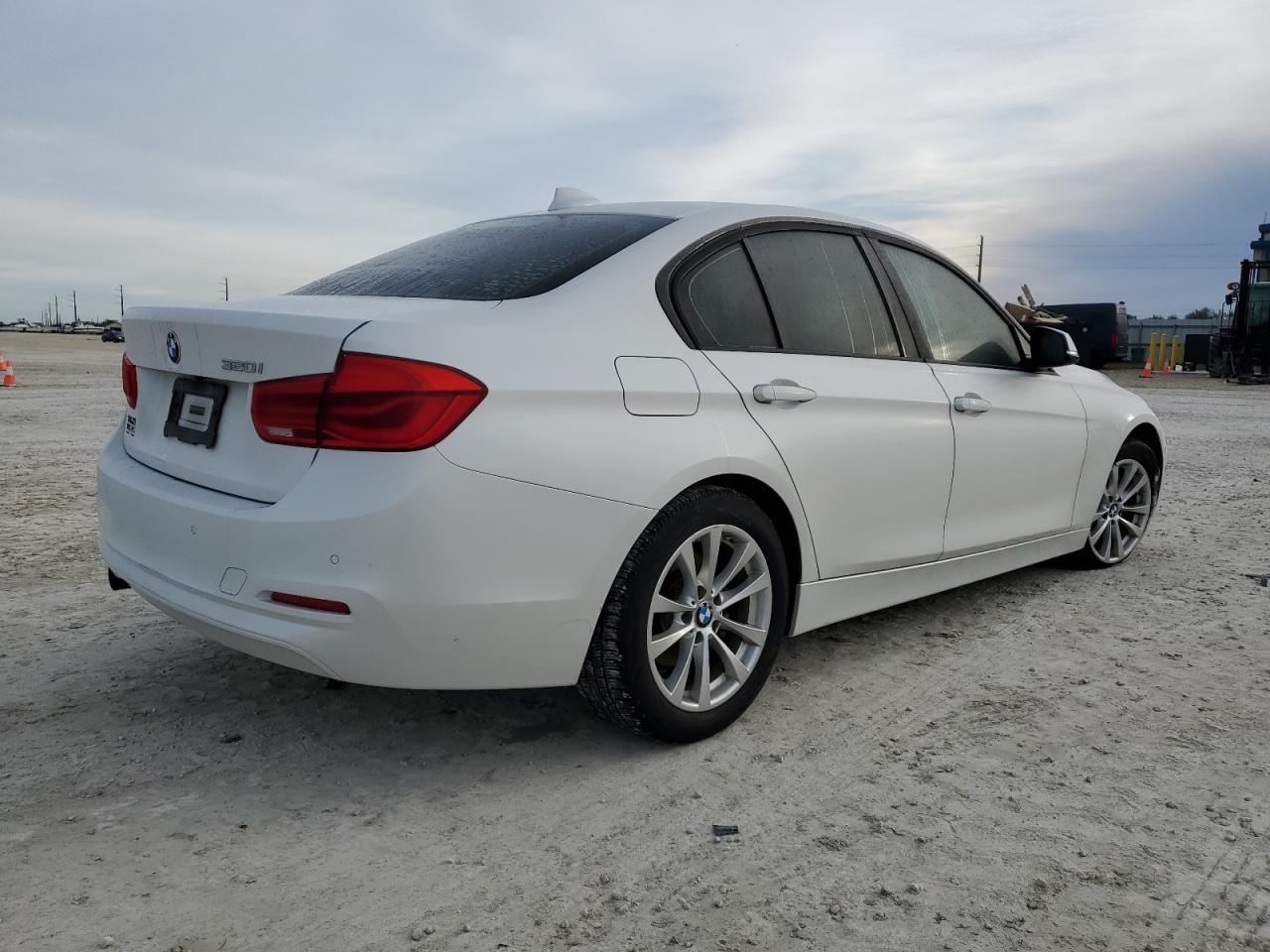 Изображение 3 2016 BMW 320 I 2016 с VIN WBA8E1G56GNT35933