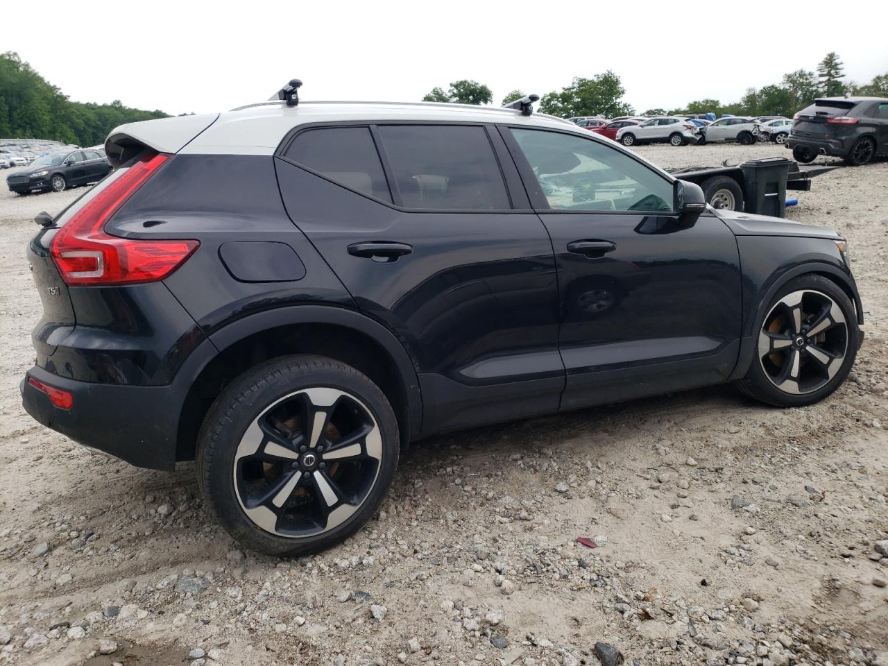 Obraz 3 z 2019 VOLVO XC40 T5 MOMENTUM 2019 z VIN YV4162UK6K2115863