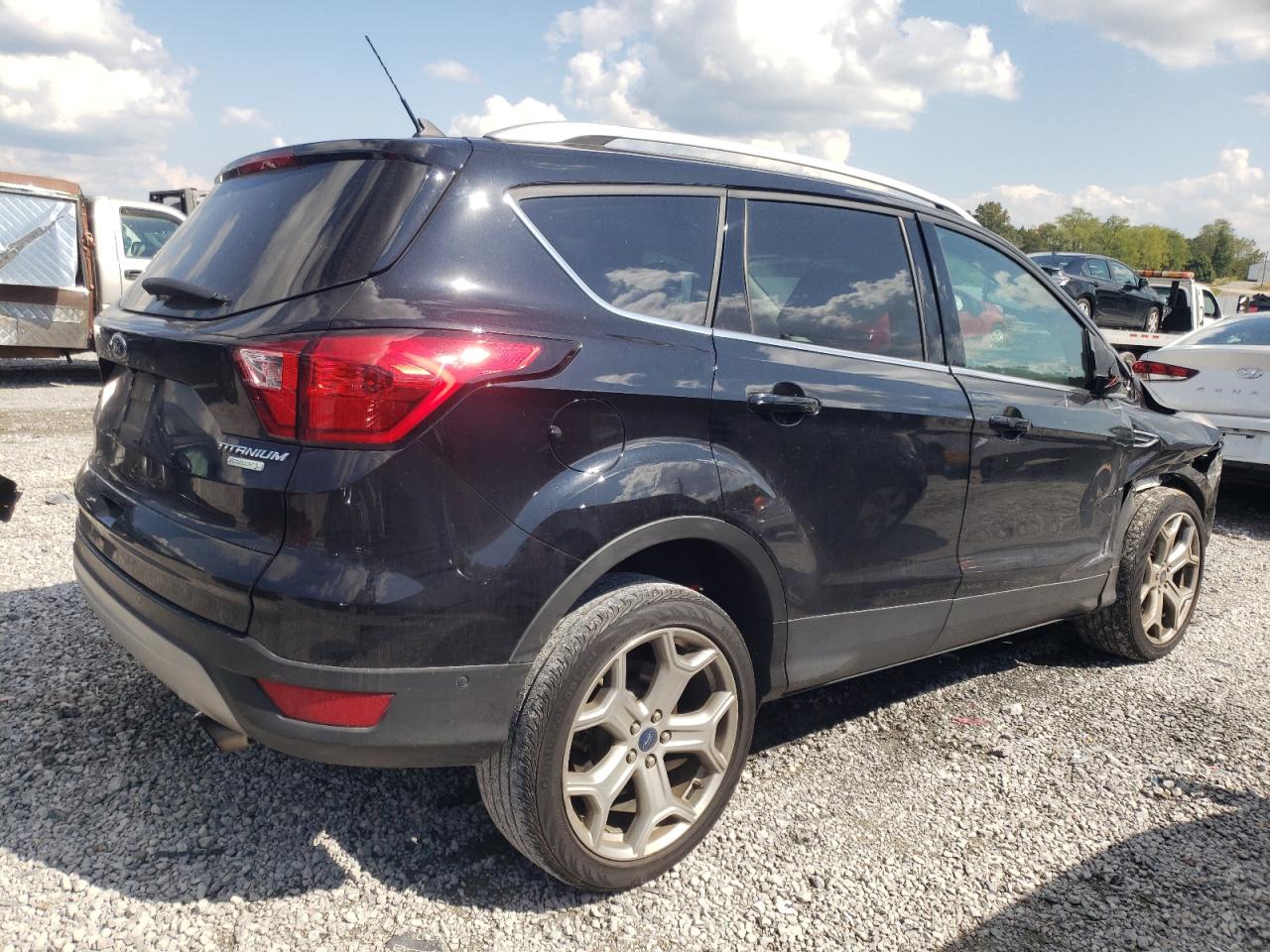 Изображение 3 2019 FORD ESCAPE TITANIUM 2019 с VIN 1FMCU0J90KUB99296