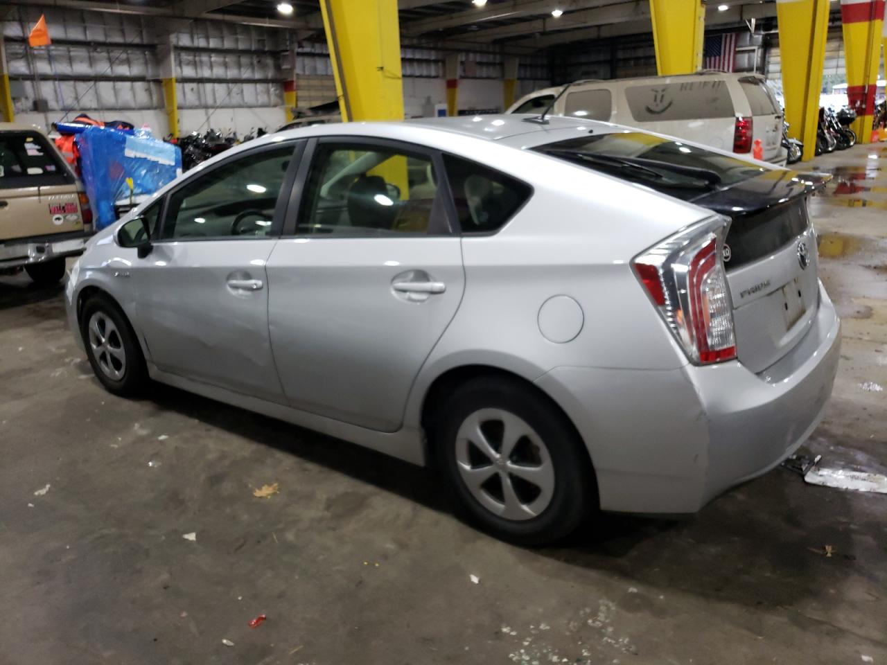 Obraz 2 z 2015 TOYOTA PRIUS  2015 z VIN JTDKN3DU4F1890367