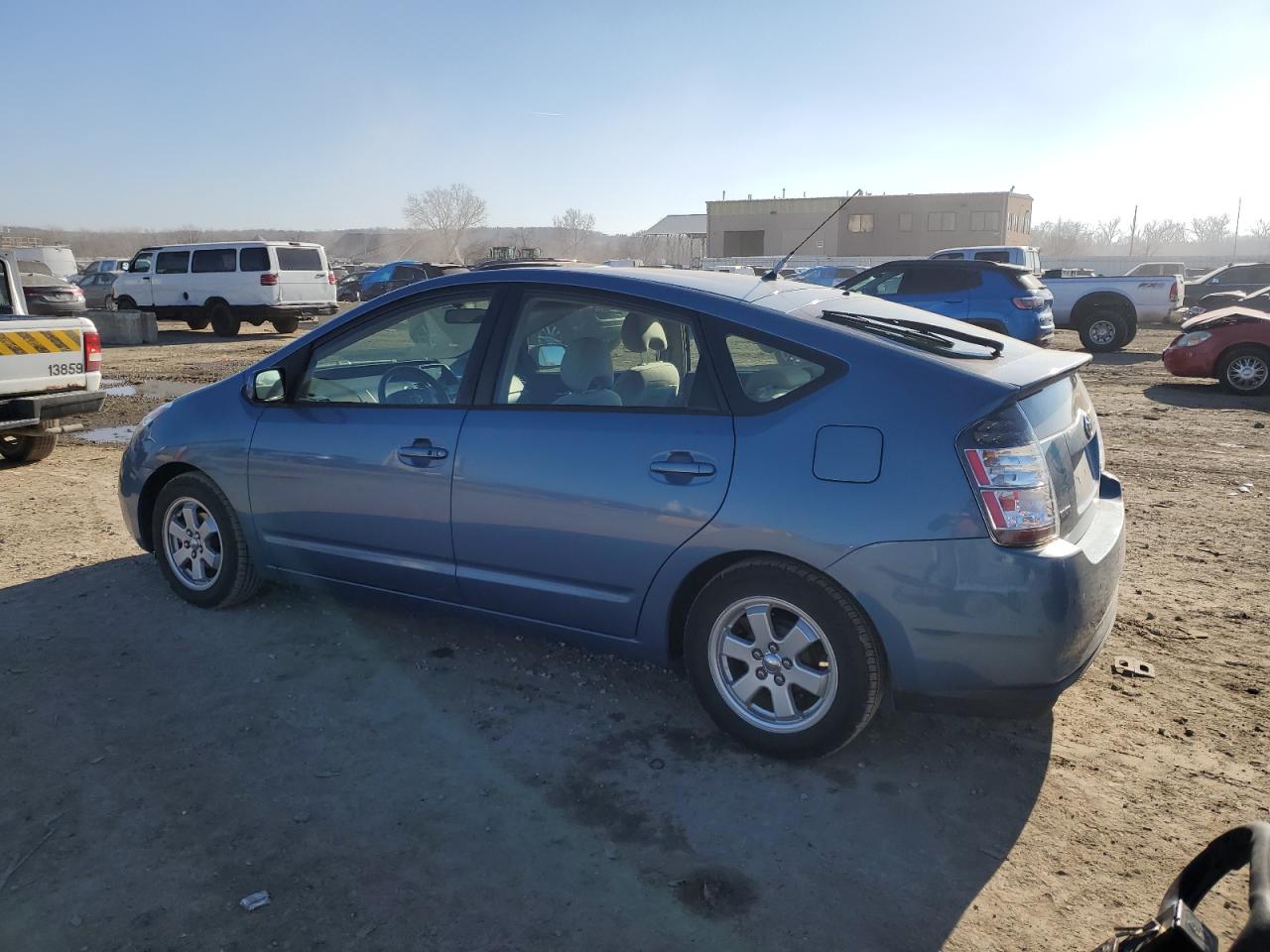 Image 2 of 2005 TOYOTA PRIUS  2005 with VIN JTDKB20UX53038181