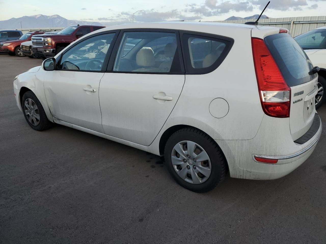 Image 2 of 2011 HYUNDAI ELANTRA TOURING GLS 2011 with VIN KMHDB8AE7BU098875