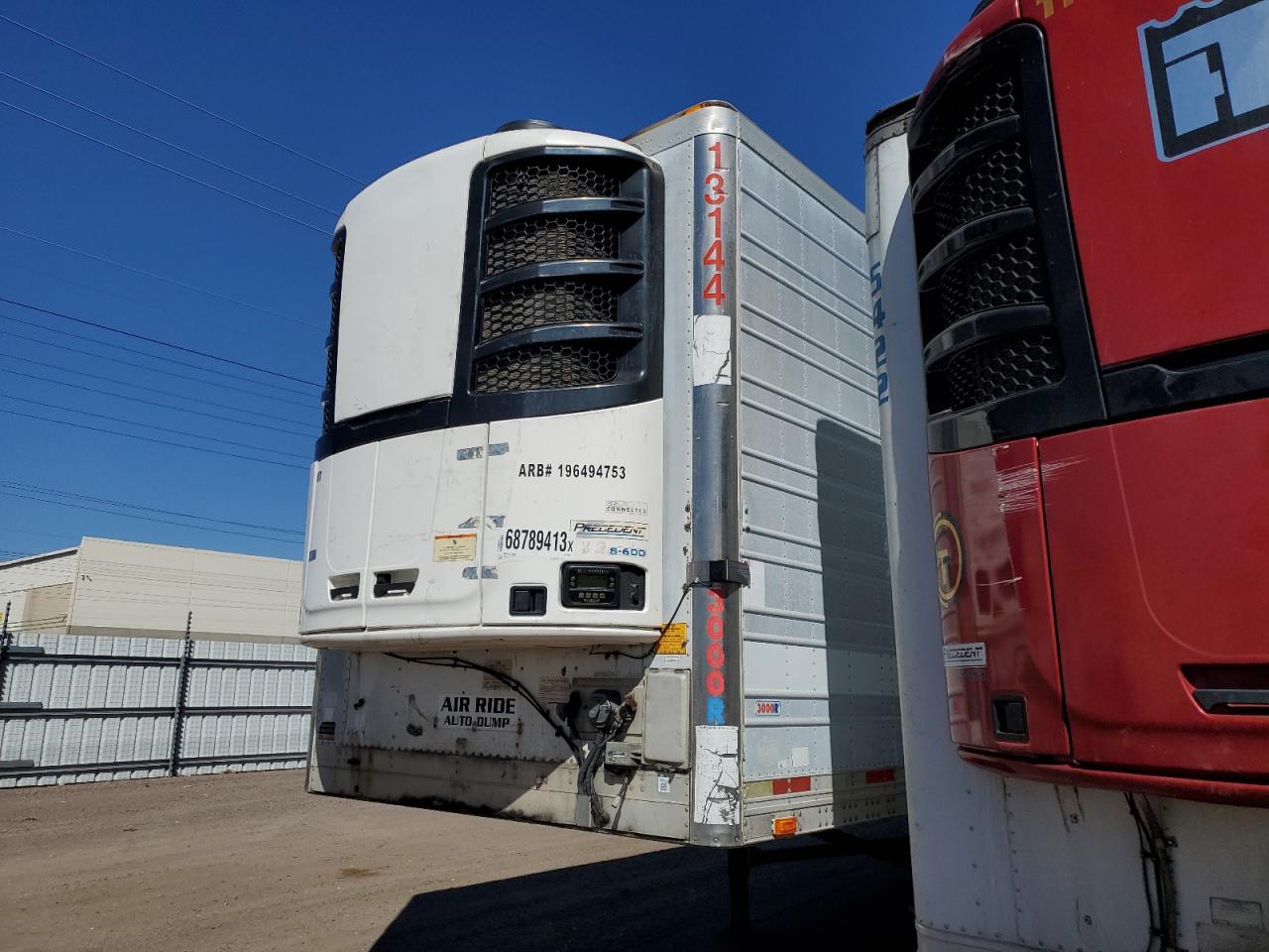Image 2 of 2004 UTILITY REEFER 2004 with VIN 1UYVS25324U124754