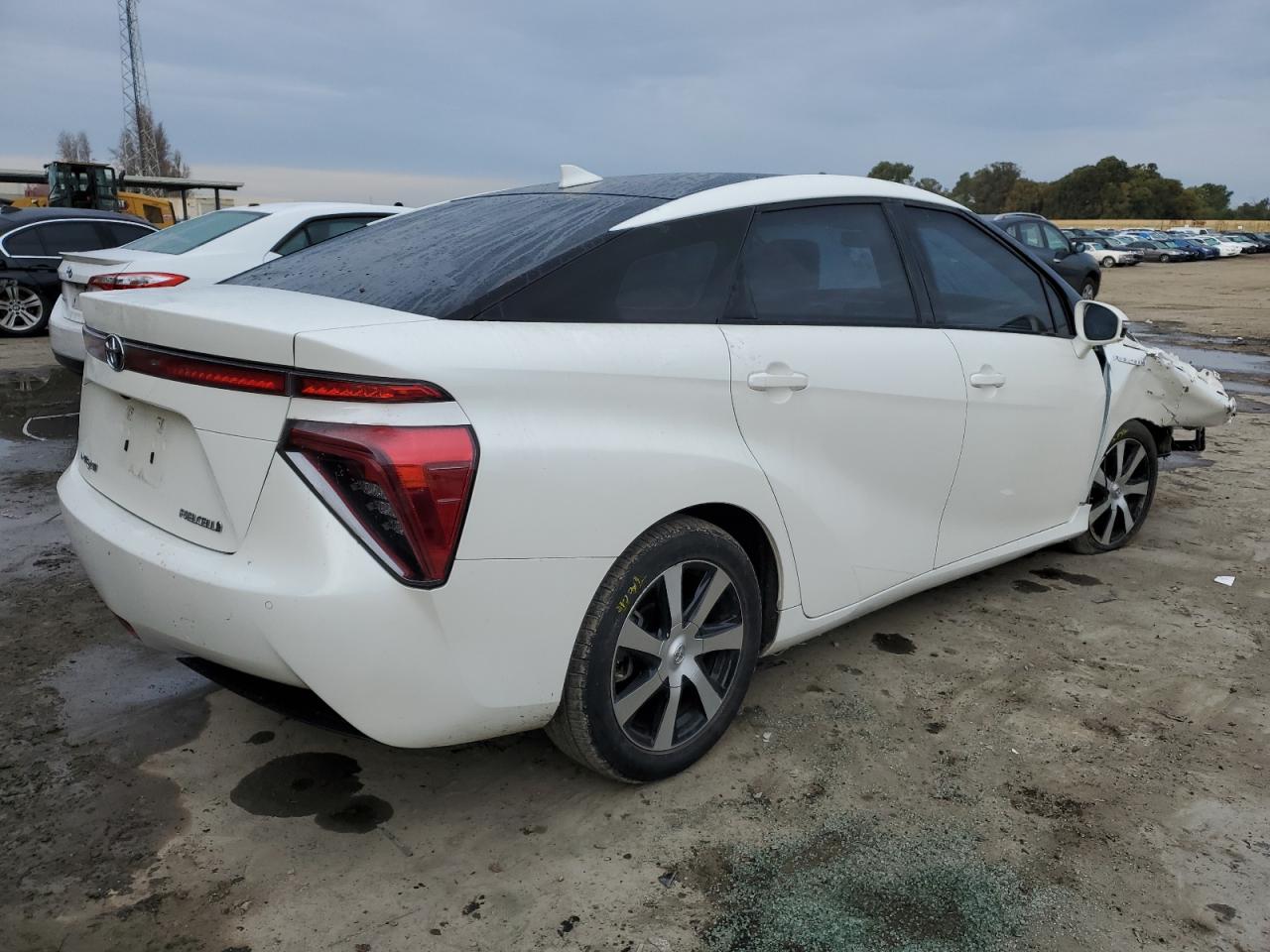 Image 3 of 2016 TOYOTA MIRAI  2016 with VIN JTDBVRBD7GA000581