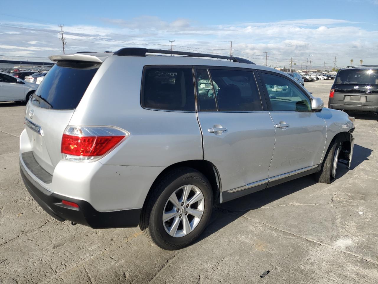 Image 3 of 2011 TOYOTA HIGHLANDER BASE 2011 with VIN 5TDZK3EH7BS042019