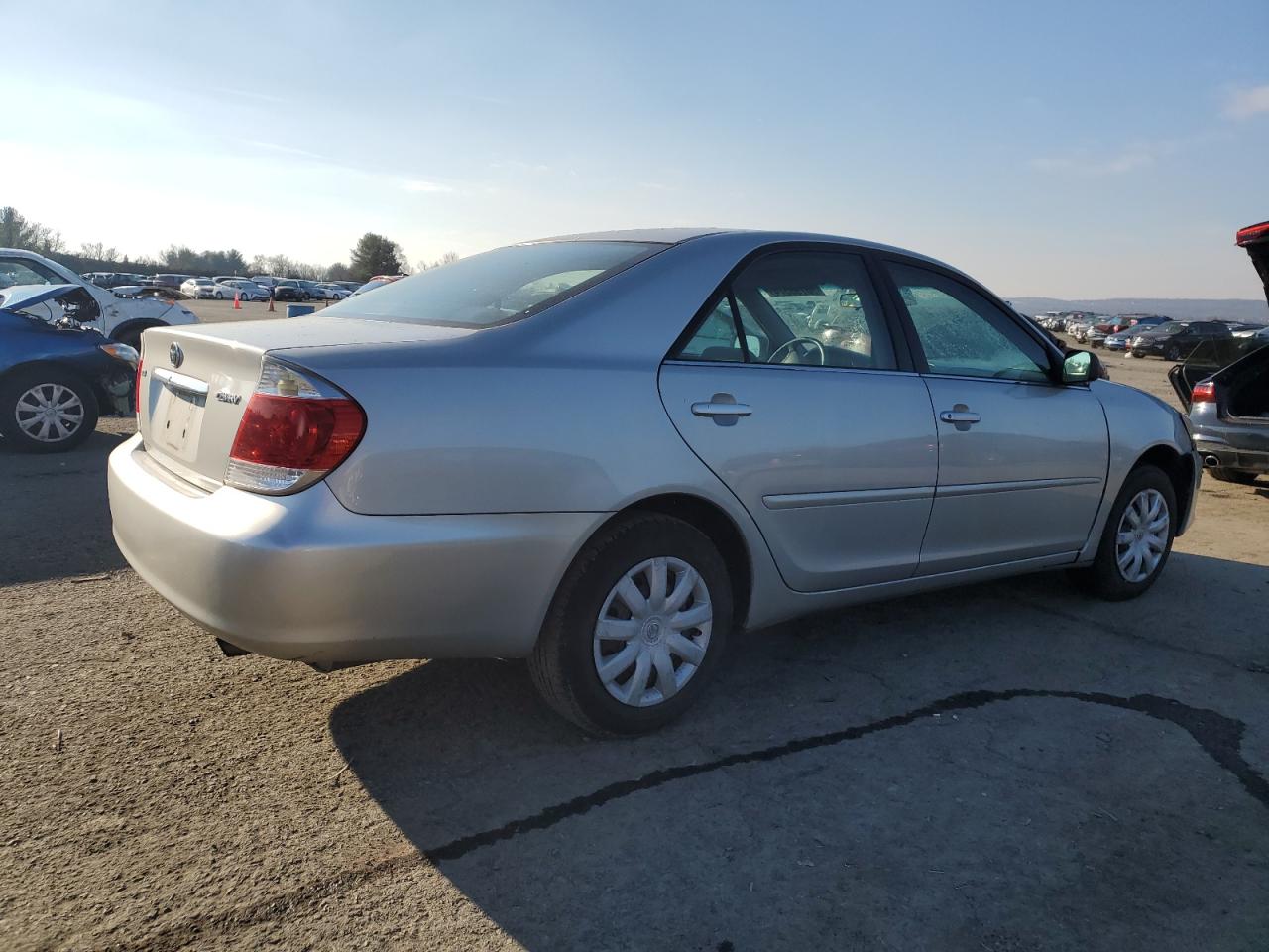 Image 3 of 2005 TOYOTA CAMRY LE 2005 with VIN 4T1BE32KX5U025042