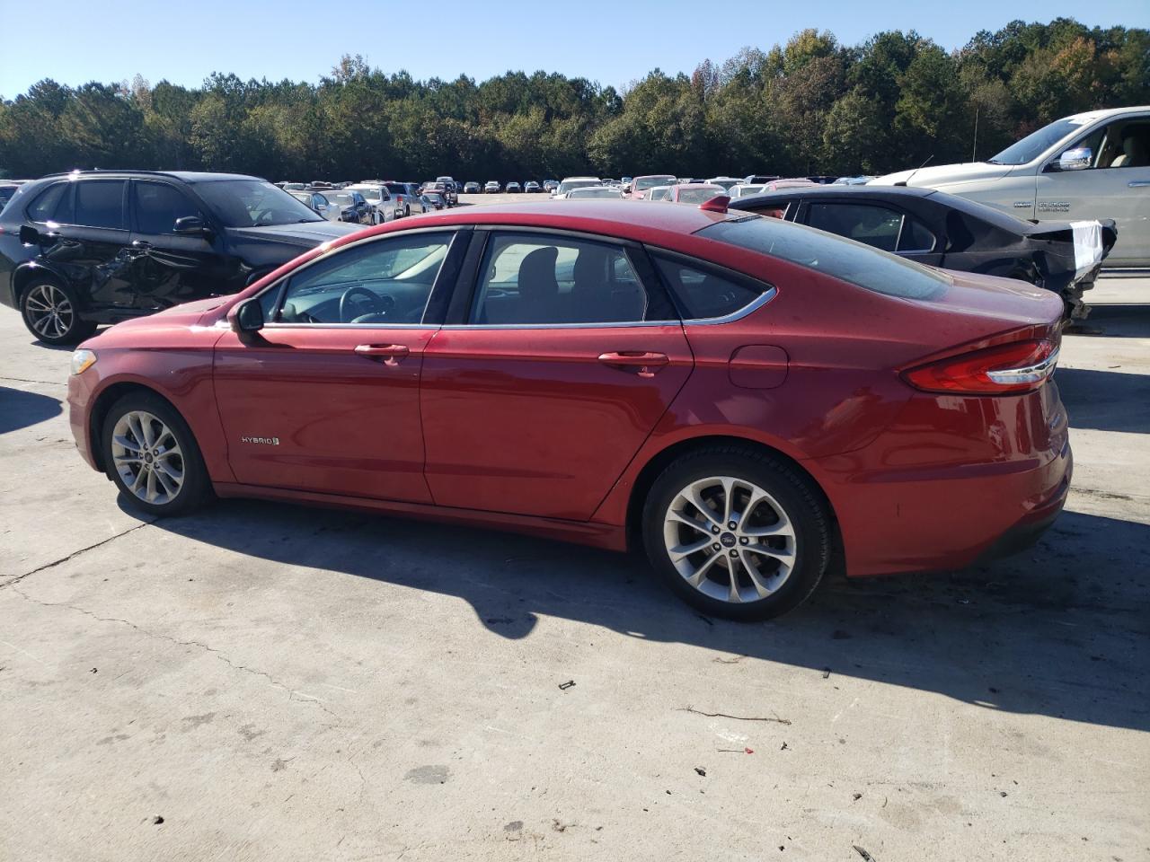 Image 2 of 2019 FORD FUSION SE 2019 with VIN 3FA6P0LU1KR204450