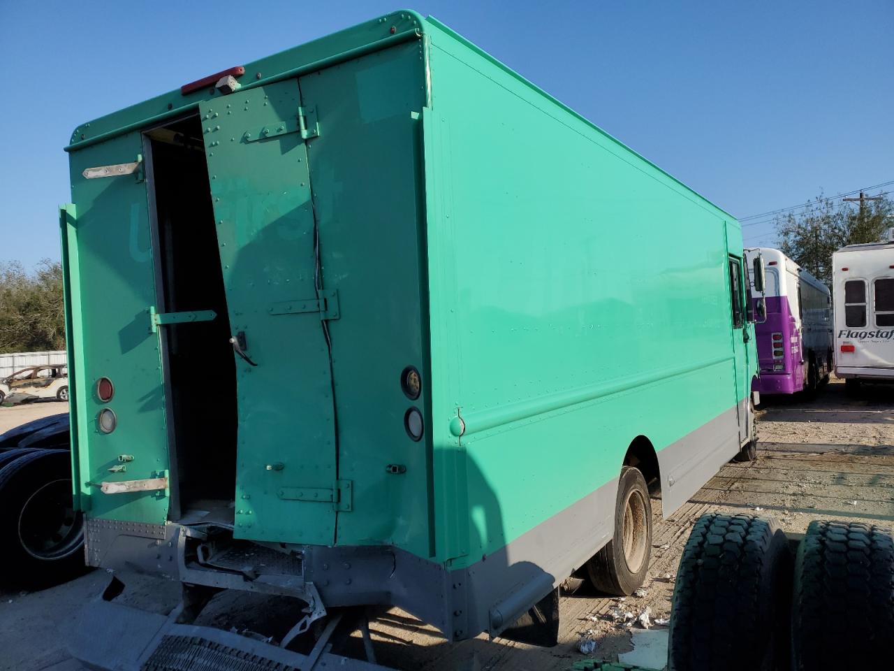 Image 3 of 2019 FREIGHTLINER CHASSIS M LINE WALK-IN VAN 2019 with VIN 4UZAEGEA9KCLH5216