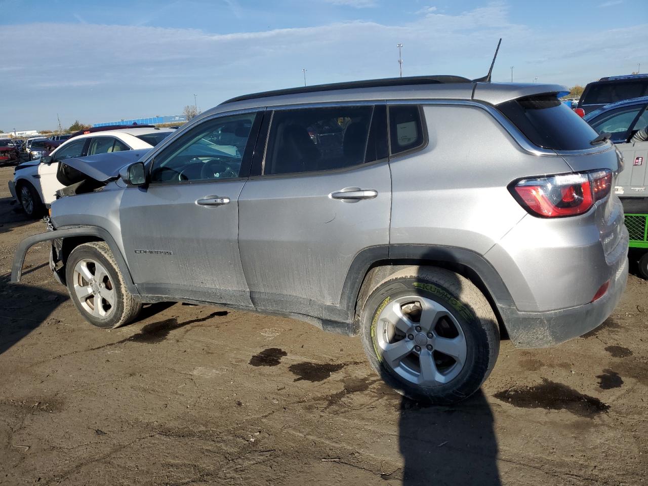 Image 2 of 2018 JEEP COMPASS LATITUDE 2018 with VIN 3C4NJDBB7JT117104