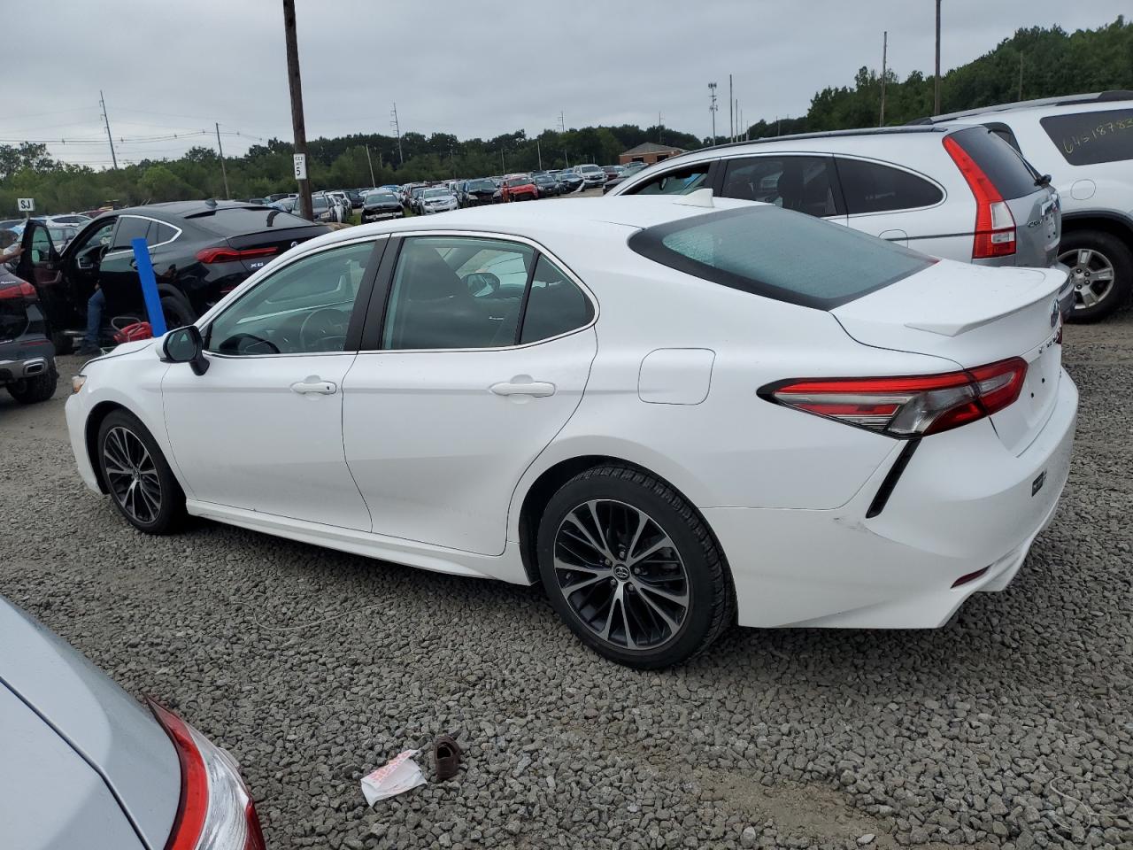 Obraz 2 z 2019 TOYOTA CAMRY L 2019 z VIN 4T1B11HK3KU809033