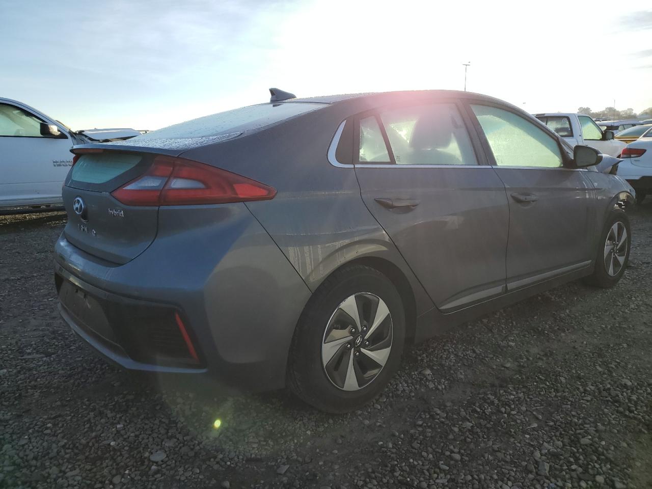 Image 3 of 2018 HYUNDAI IONIQ SEL 2018 with VIN KMHC75LC7JU067731