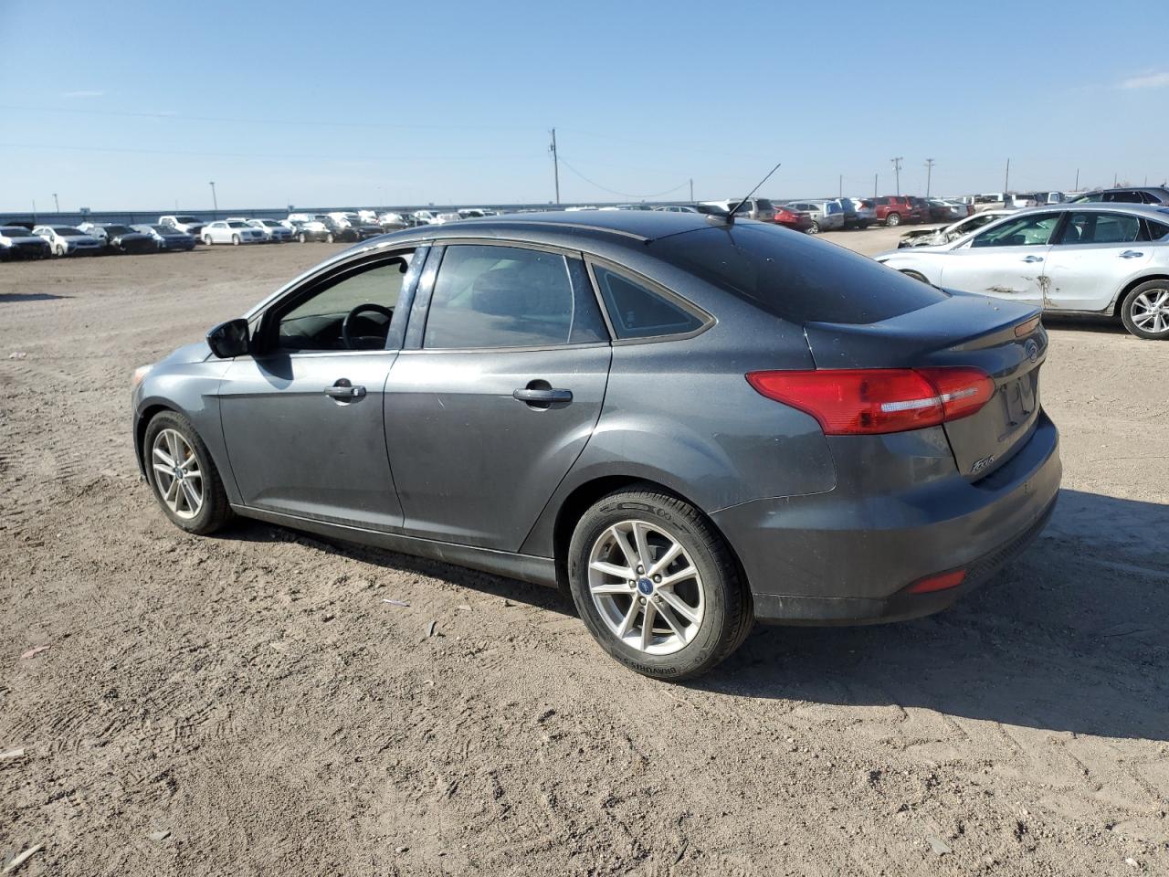 Image 2 of 2018 FORD FOCUS SE 2018 with VIN 1FADP3F2XJL302523