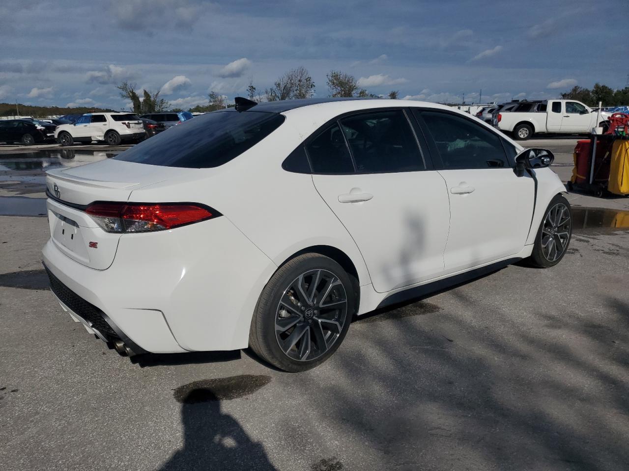 Obraz 3 z 2021 TOYOTA COROLLA SE 2021 z VIN 5YFS4MCEXMP089812