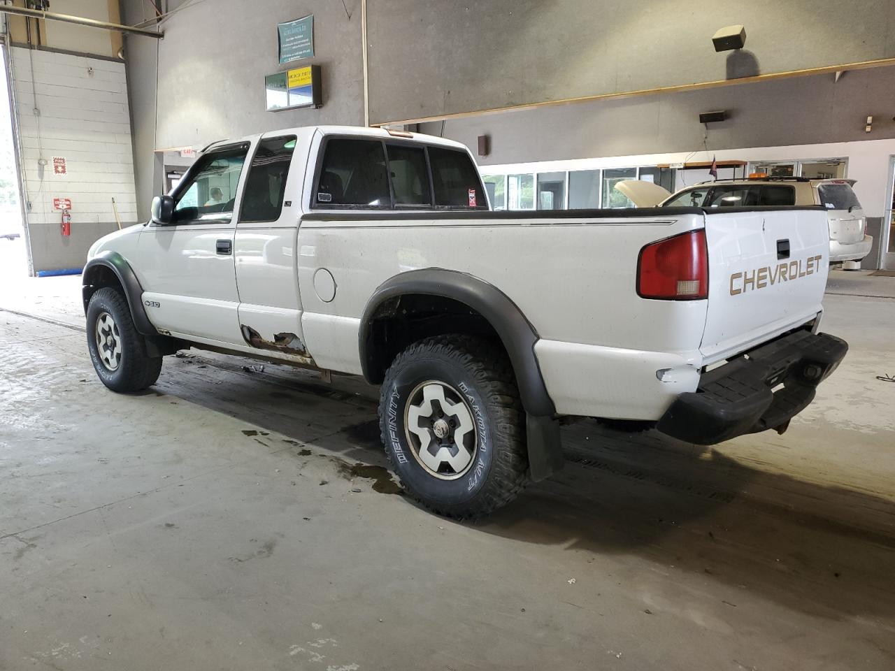 Изображение 2 2000 CHEVROLET S TRUCK S10 2000 с VIN 1GCCT19W5Y8209653