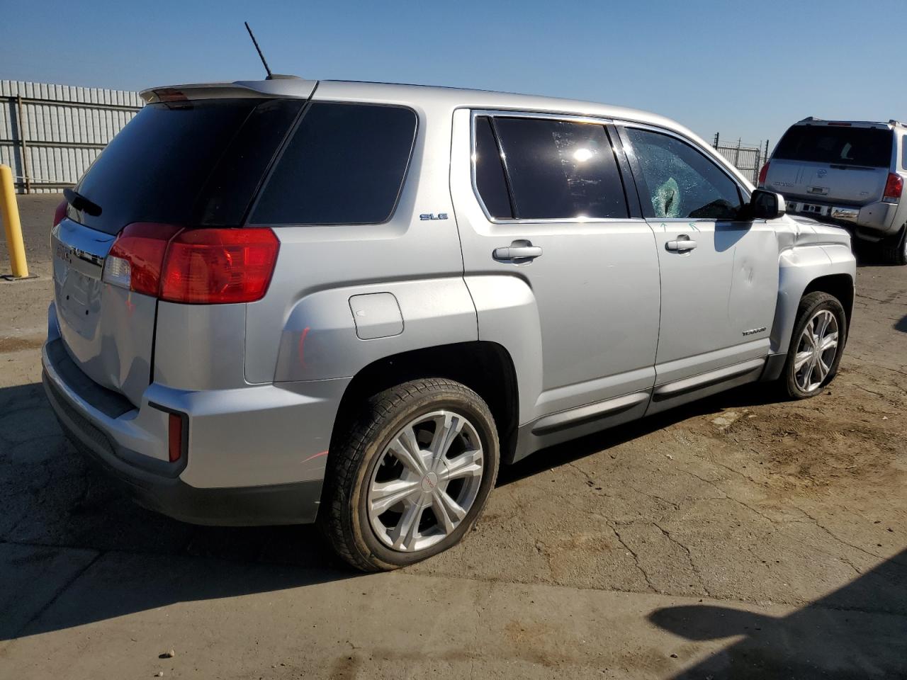 Obraz 3 z 2017 GMC TERRAIN SLE 2017 z VIN 2GKALMEK8H6129639