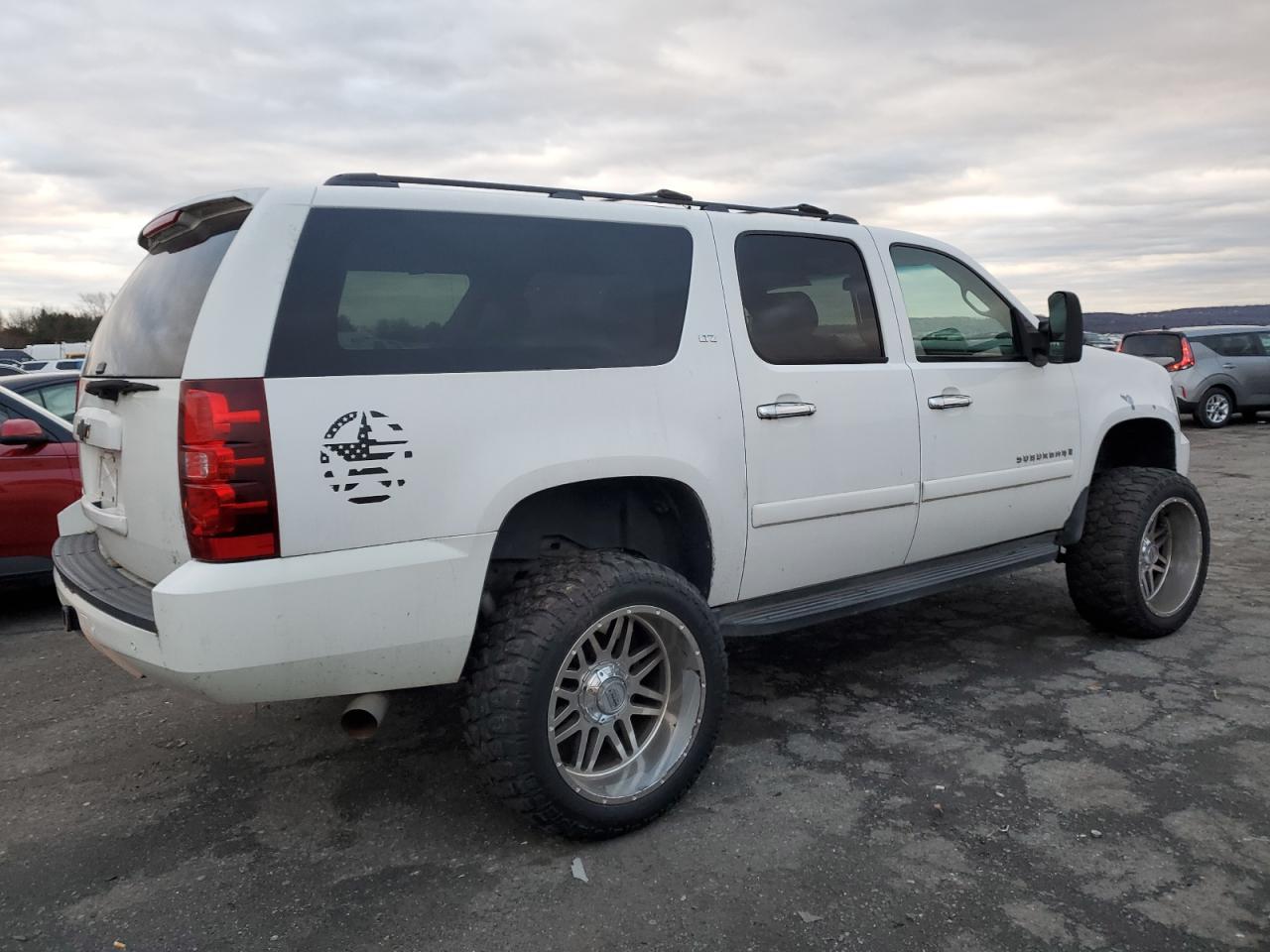 Image 3 of 2007 CHEVROLET SUBURBAN K1500 2007 with VIN 3GNFK16Y87G290377