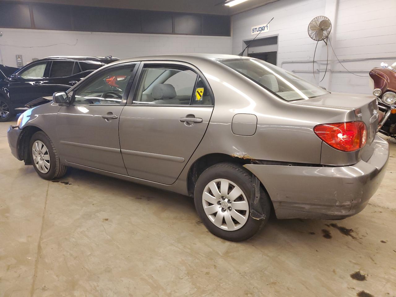 Изображение 2 2004 TOYOTA COROLLA CE 2004 с VIN 1NXBR32E04Z273877