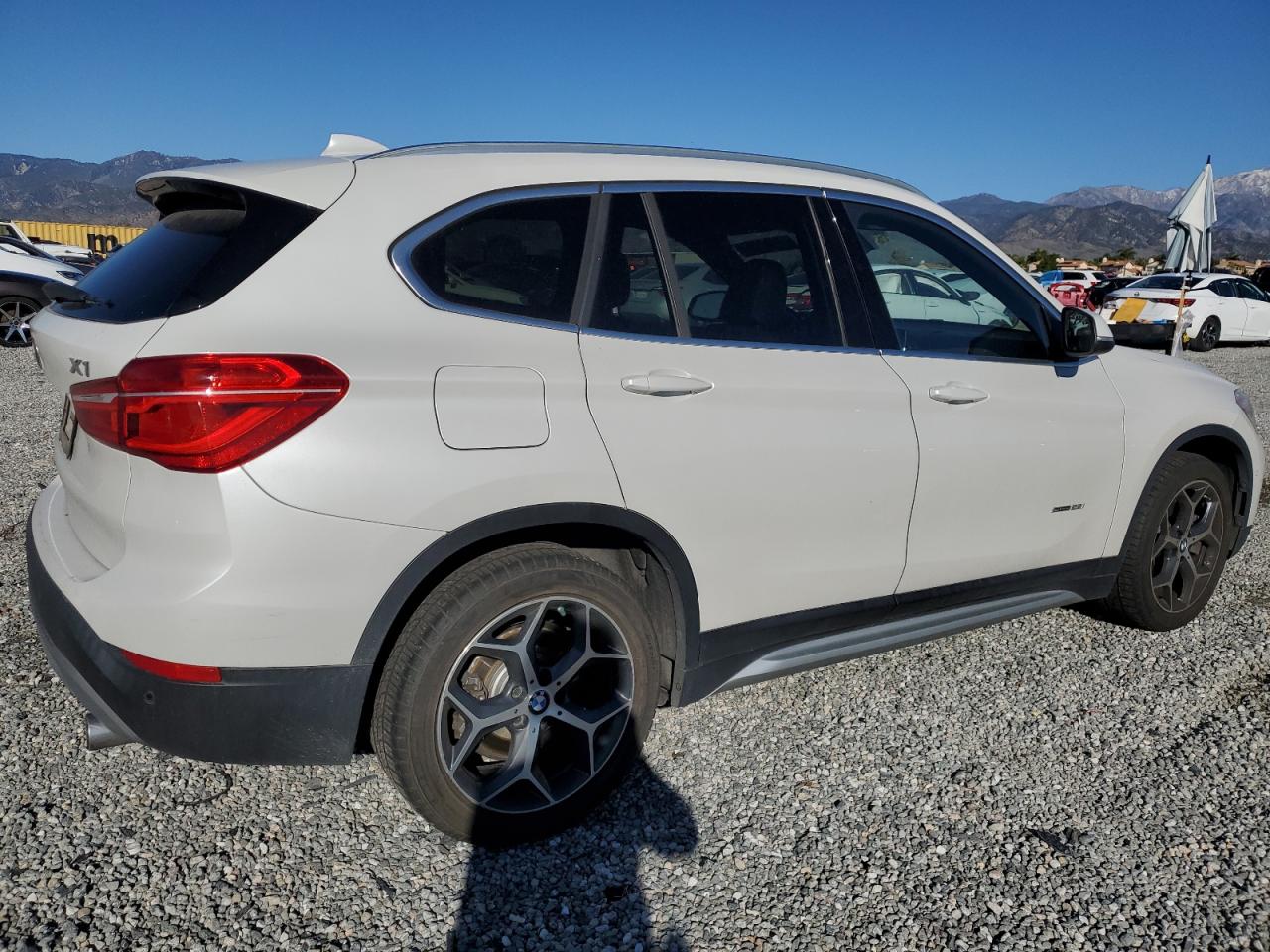 Изображение 3 2017 BMW X1 SDRIVE28I 2017 с VIN WBXHU7C3XH5H38625