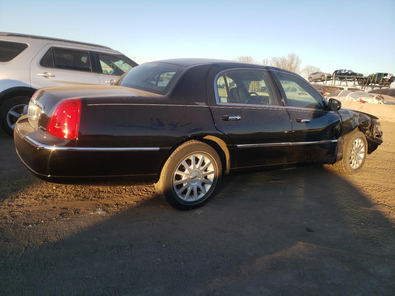 Изображение 3 2006 LINCOLN TOWN CAR SIGNATURE LIMITED 2006 с VIN 1LNHM82V56Y620444