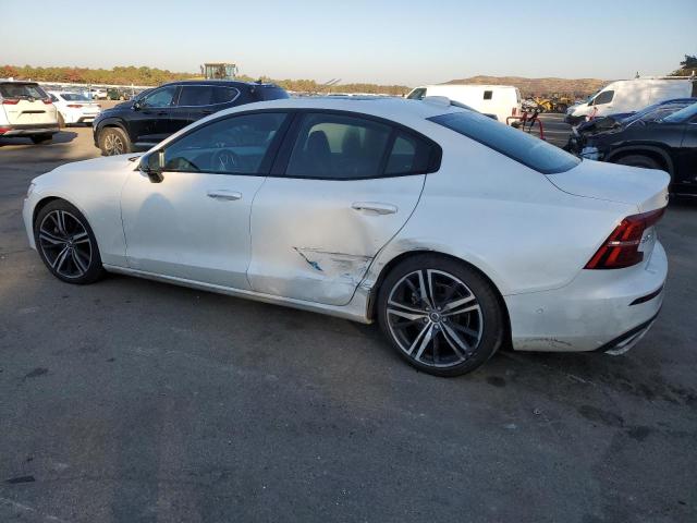 Изображение 2 2022 VOLVO S60 B5 R-DESIGN 2022 с VIN 7JRL12TM2NG154505