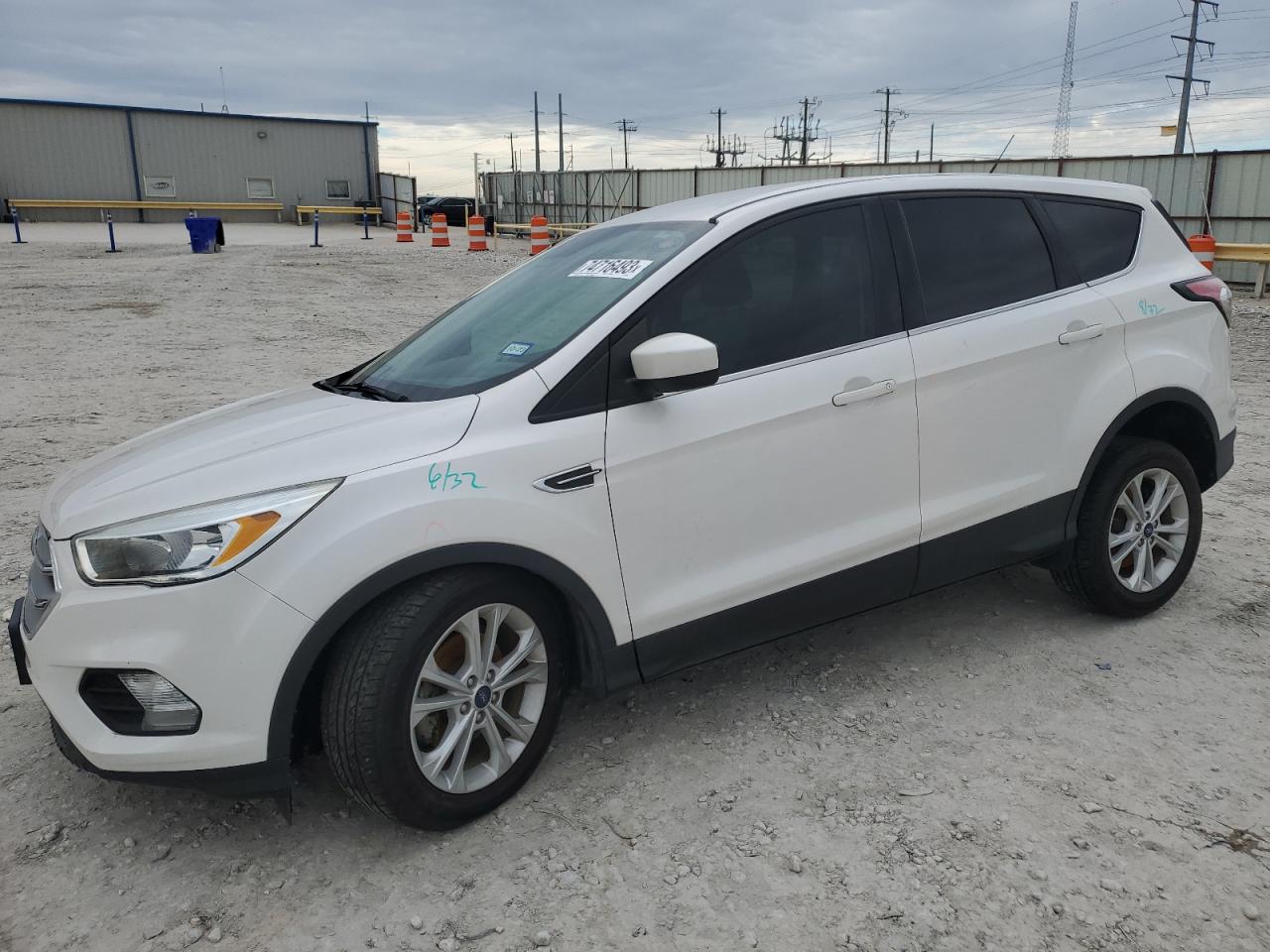 Obraz 1 z 2017 FORD ESCAPE SE 2017 z VIN 1FMCU0GD9HUE07289