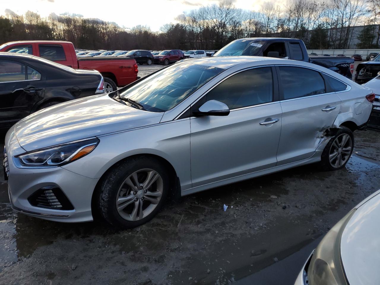 Obraz 1 z 2019 HYUNDAI SONATA LIMITED 2019 z VIN 5NPE34AF4KH733259