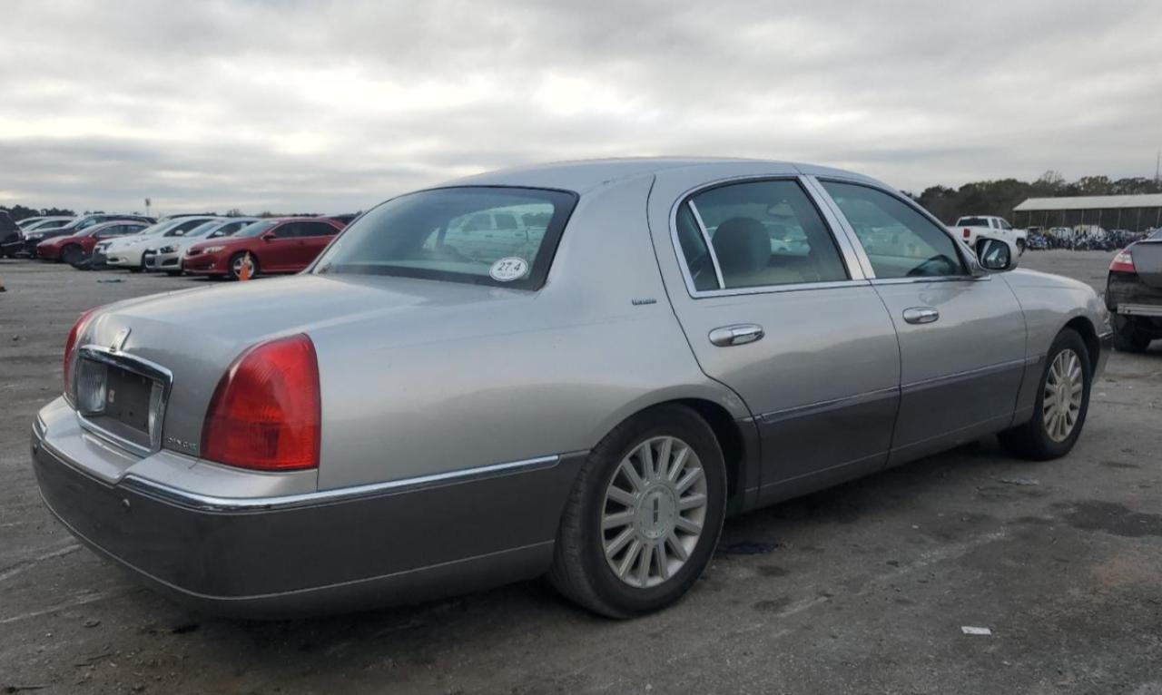 Image 3 of 2004 LINCOLN TOWN CAR ULTIMATE 2004 with VIN 1LNHM83W84Y671330