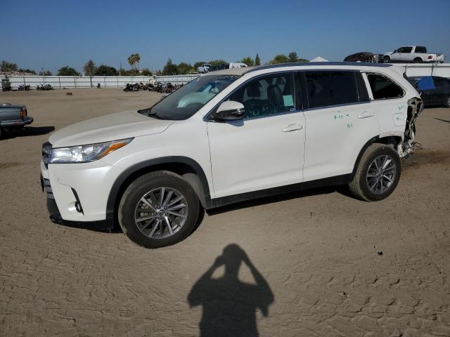Image 1 of 2019 TOYOTA HIGHLANDER SE 2019 with VIN 5TDKZRFH2KS559386