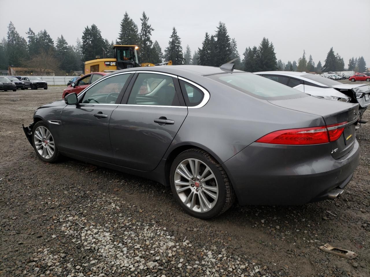 Изображение 2 2017 JAGUAR XF PRESTIGE 2017 с VIN SAJBK4BN2HCY42823