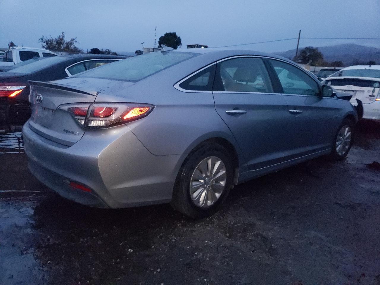 Image 3 of 2016 HYUNDAI SONATA HYBRID 2016 with VIN KMHE24L1XGA009168