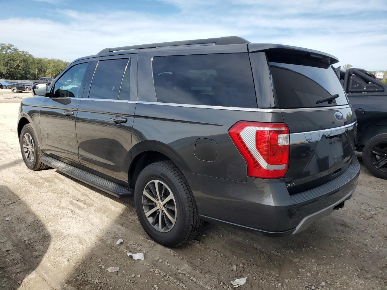 Image 2 of 2019 FORD EXPEDITION MAX XLT 2019 with VIN 1FMJK1HT6KEA42810