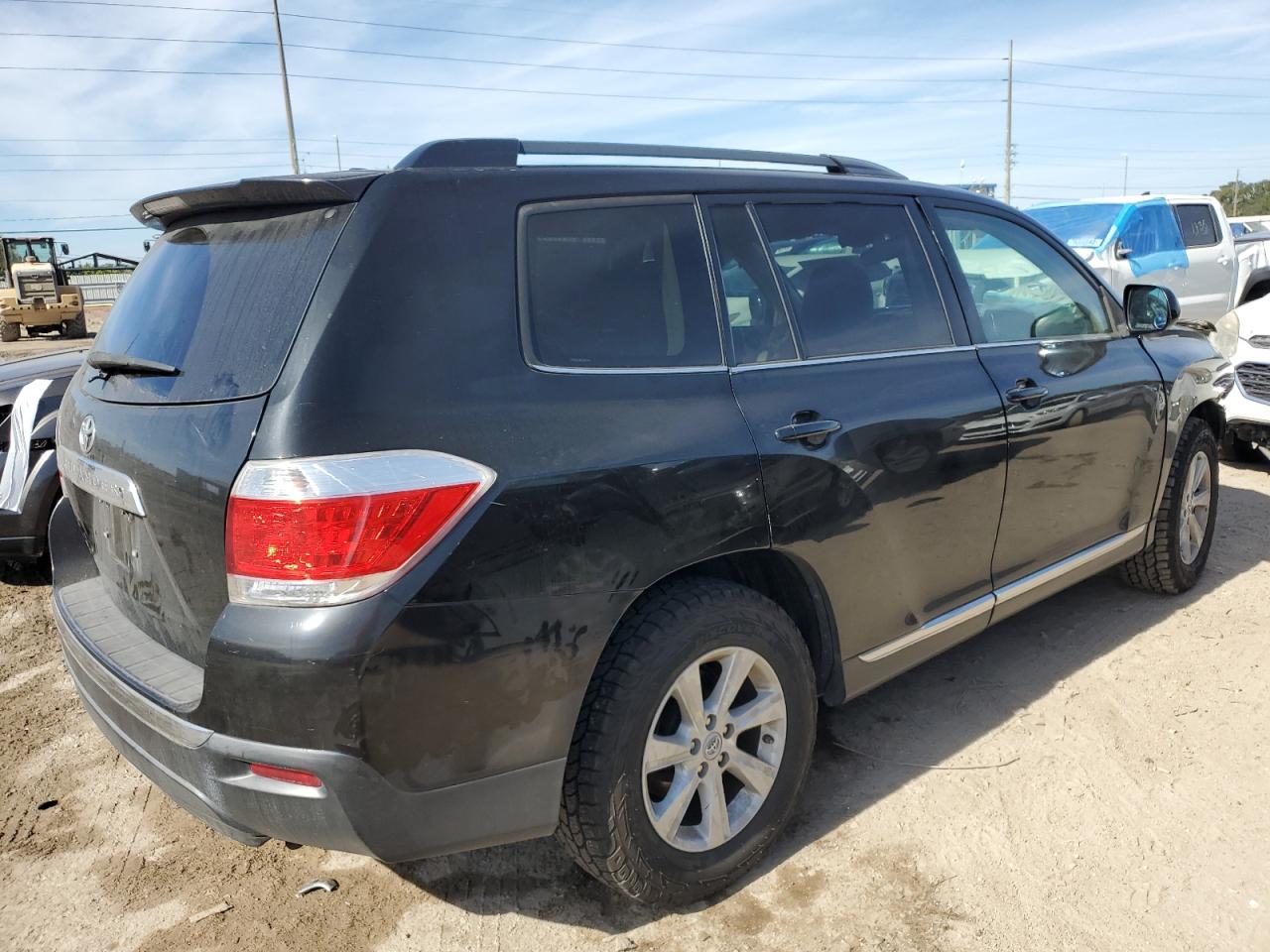 Image 3 of 2012 TOYOTA HIGHLANDER BASE 2012 with VIN 5TDZK3EH8CS056044