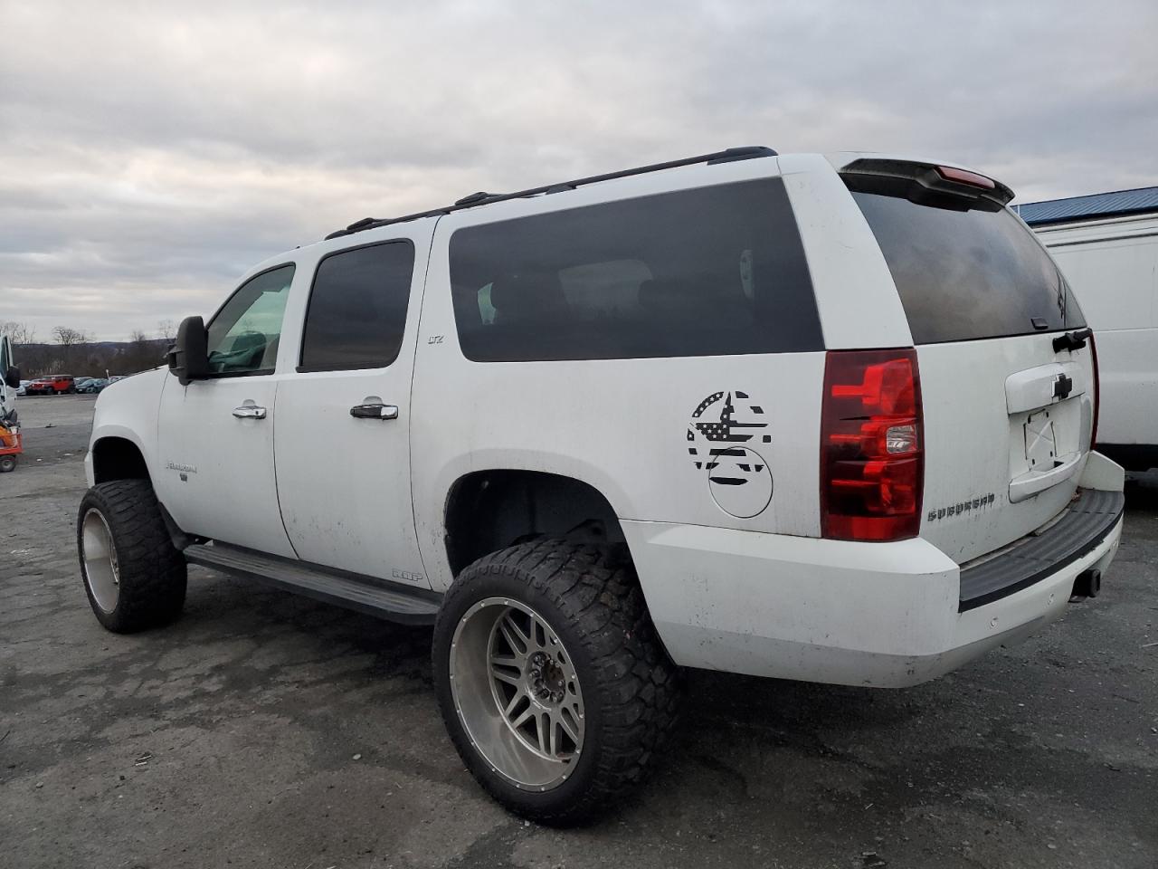 Image 2 of 2007 CHEVROLET SUBURBAN K1500 2007 with VIN 3GNFK16Y87G290377