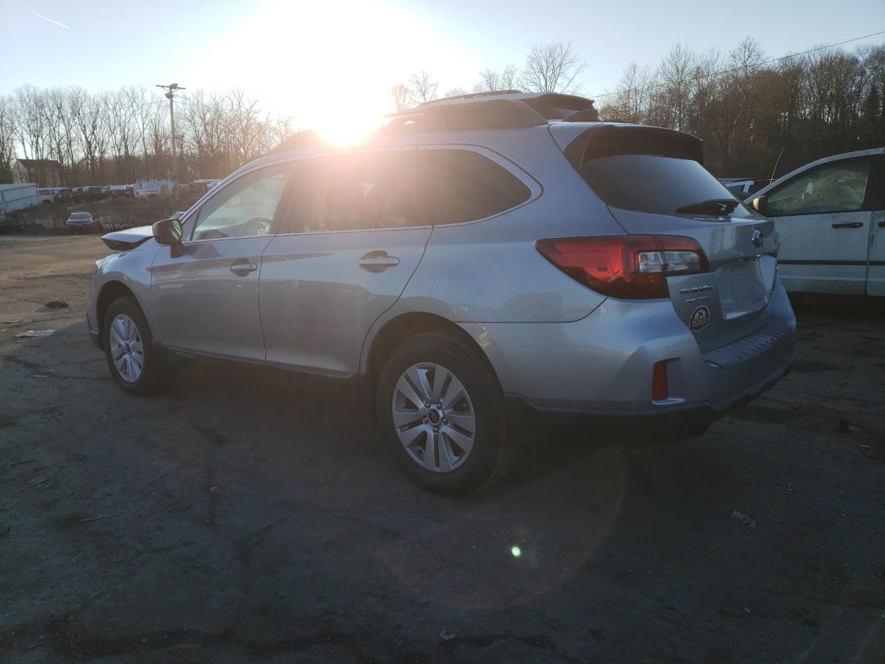 Obraz 2 z 2017 SUBARU OUTBACK 2.5I PREMIUM 2017 z VIN 4S4BSADC5H3214971