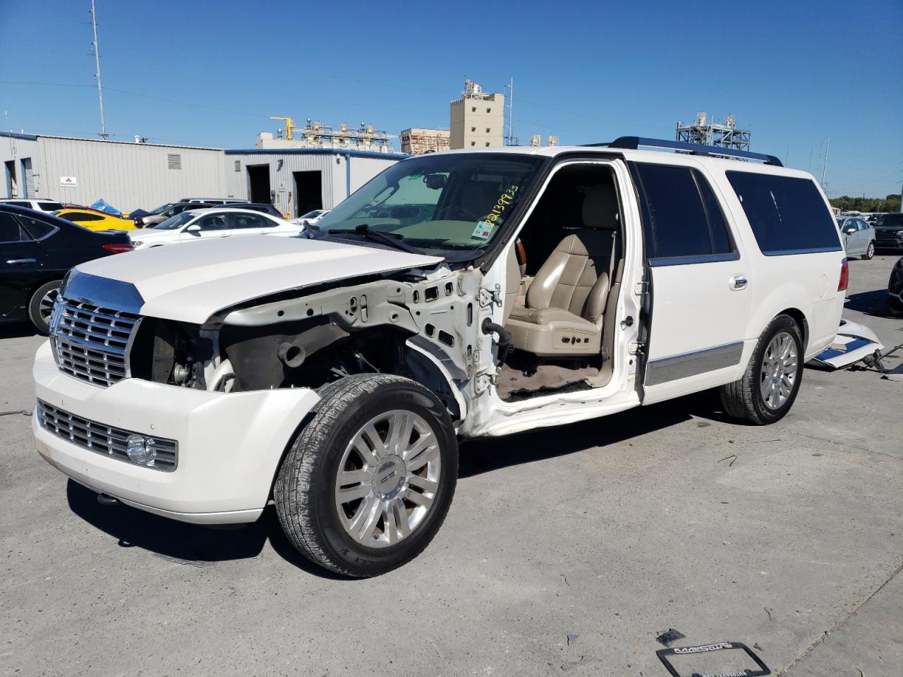 Image 1 of Lincoln Navigator L 2012 with VIN 5LMJJ3H59CEL08898