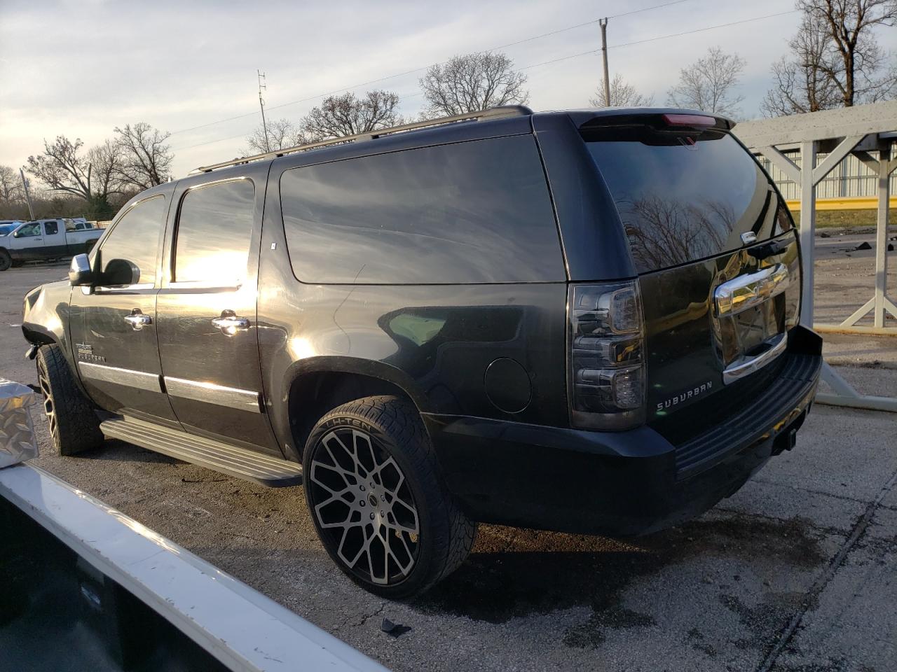 Image 2 of 2010 CHEVROLET SUBURBAN C1500  LS 2010 with VIN 1GNUCHE00AR241304