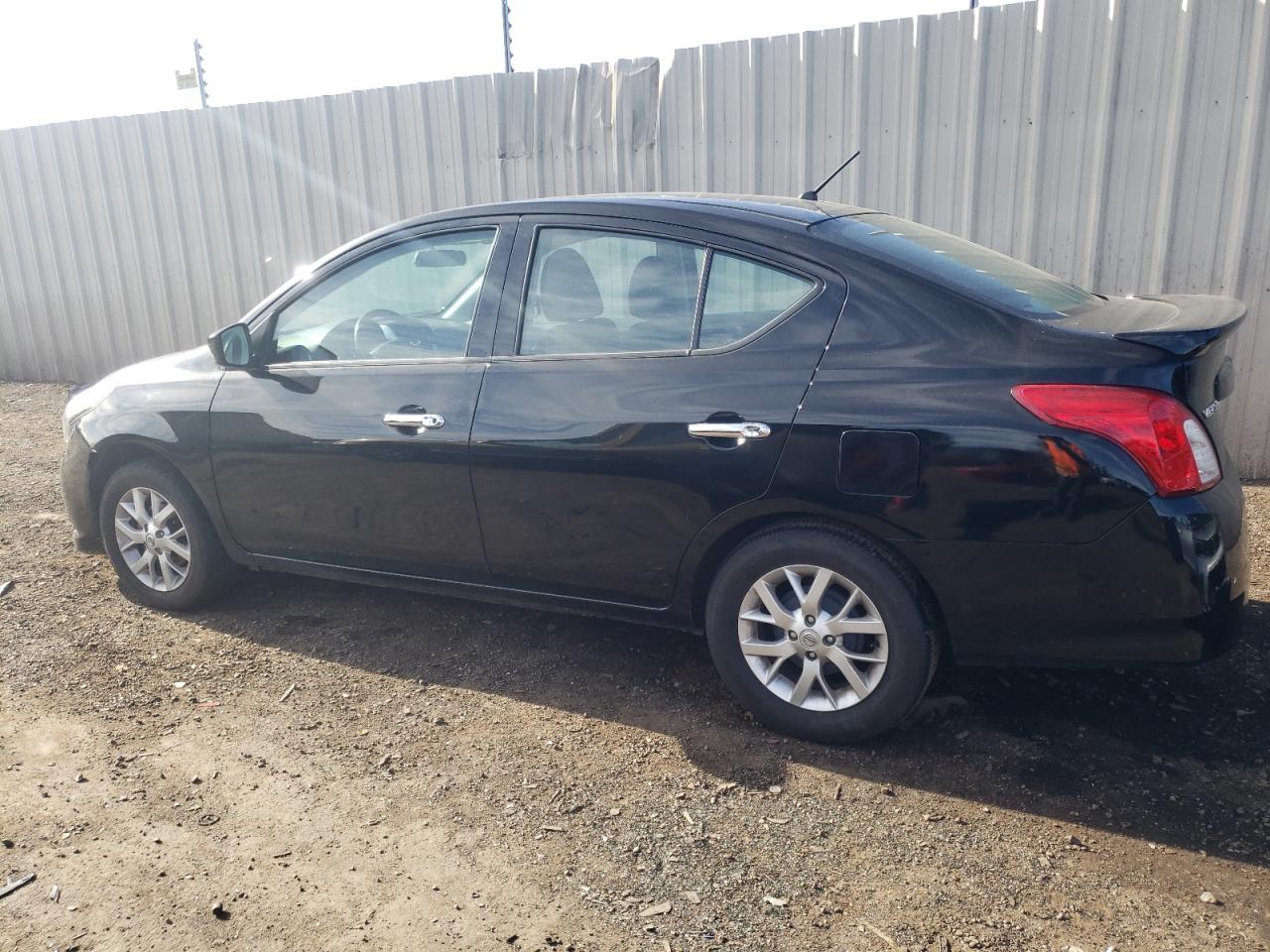 Obraz 2 z 2018 NISSAN VERSA S 2018 z VIN 3N1CN7AP3JL878144