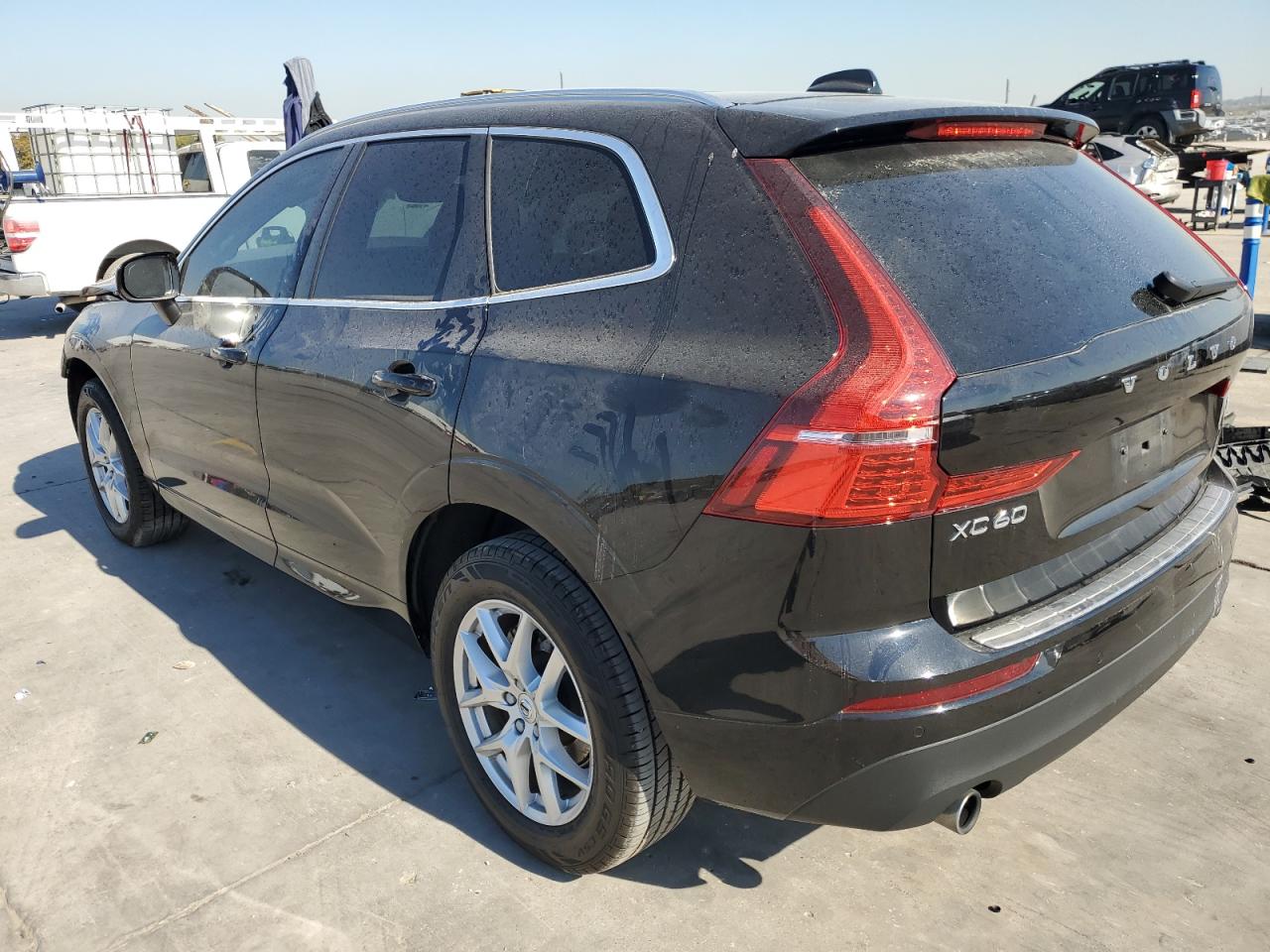 Obraz 2 z 2021 VOLVO XC60 T5 MOMENTUM 2021 z VIN YV4102RK8M1738713
