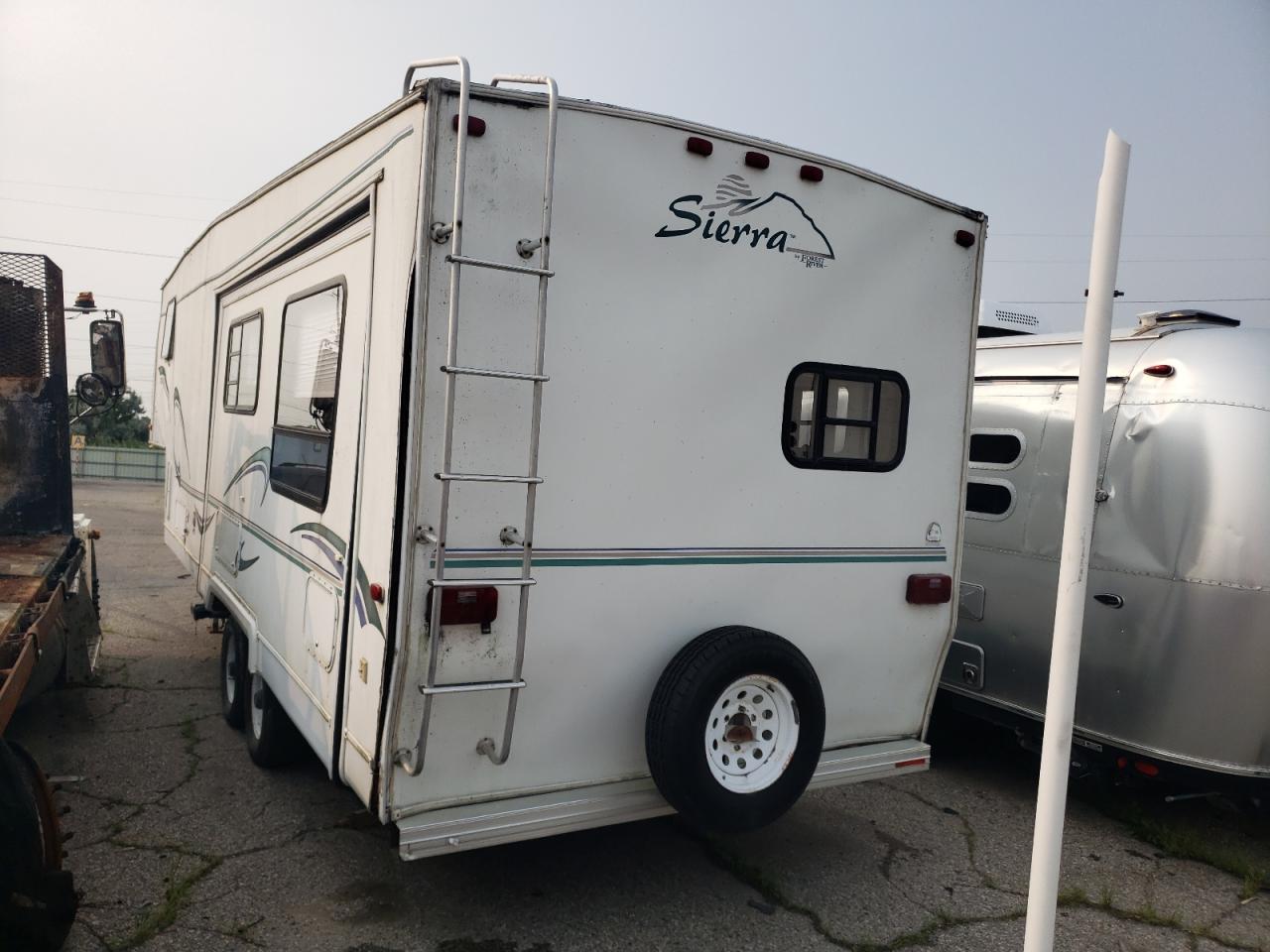 Image 3 of 2000 WILDWOOD SIERRA 2000 with VIN 4X4FSEC22YA023083