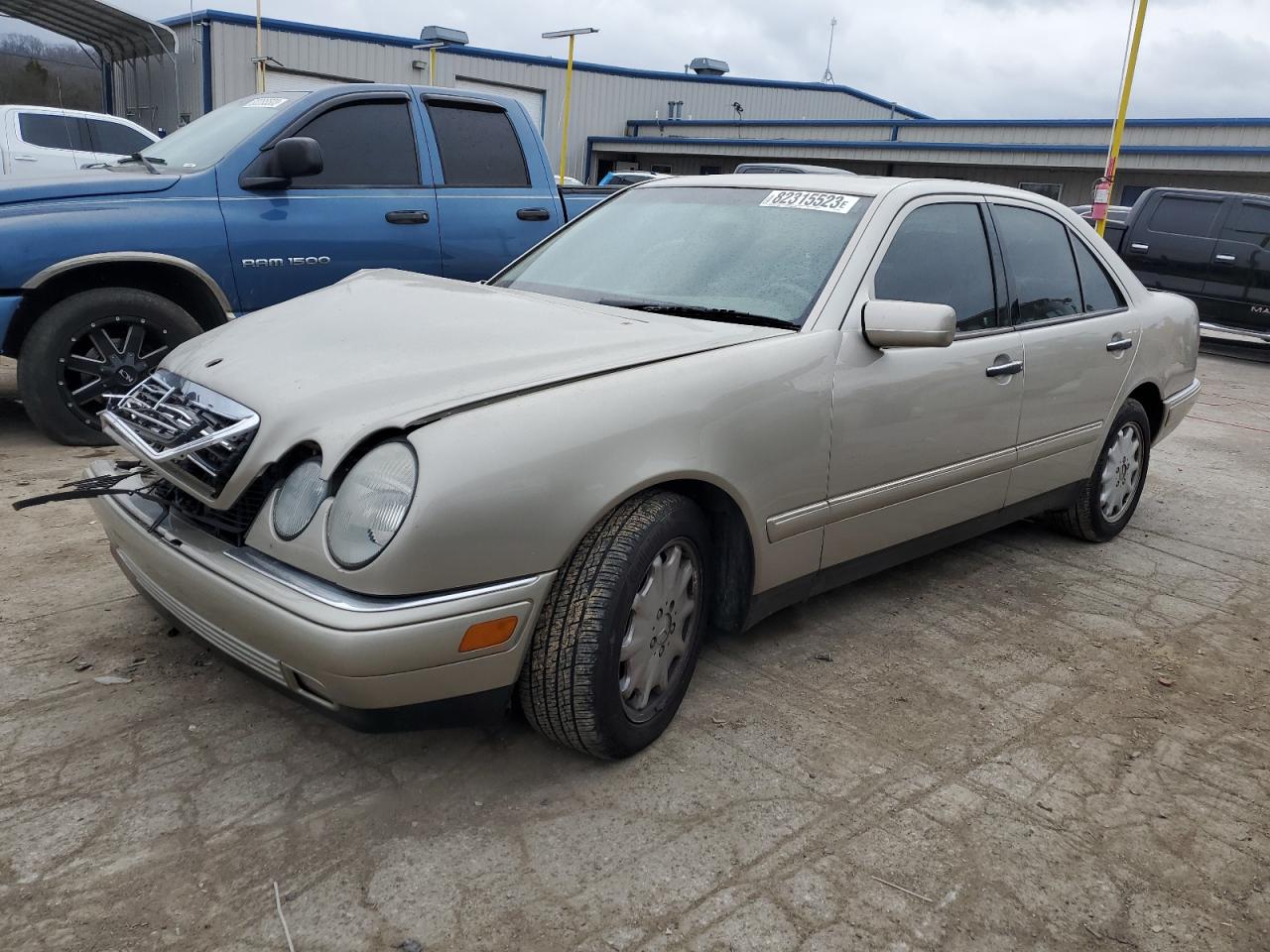 Obraz 1 z 1999 MERCEDES-BENZ E 300TD 1999 z VIN WDBJF25H6XA732620
