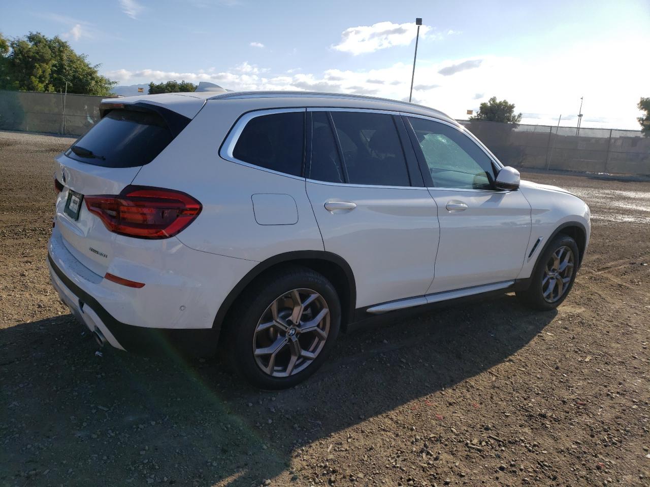 Image 3 of 2021 BMW X3 SDRIVE30I 2021 with VIN 5UXTY3C04M9H83328