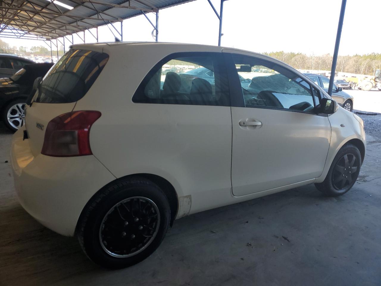 Image 3 of 2008 TOYOTA YARIS  2008 with VIN JTDJT923585196913