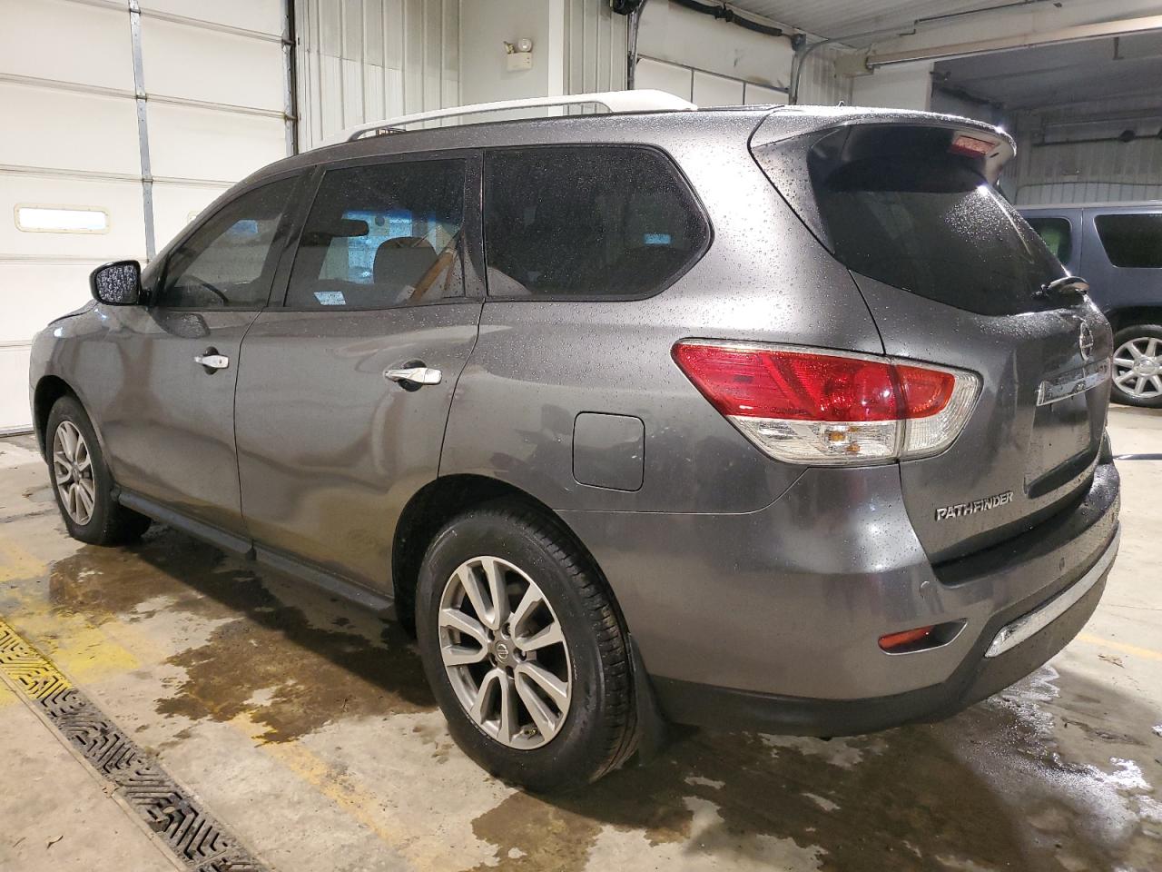 Изображение 2 2015 NISSAN PATHFINDER S 2015 с VIN 5N1AR2MM7FC609172