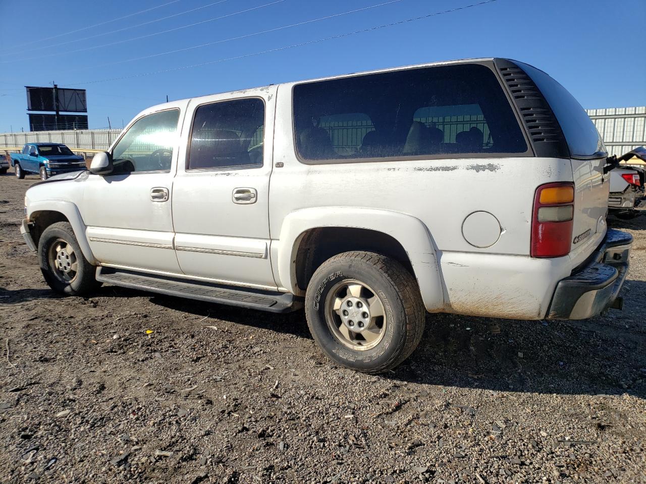 Image 2 of 2002 CHEVROLET SUBURBAN C1500 2002 with VIN 1GNEC16Z52J294718