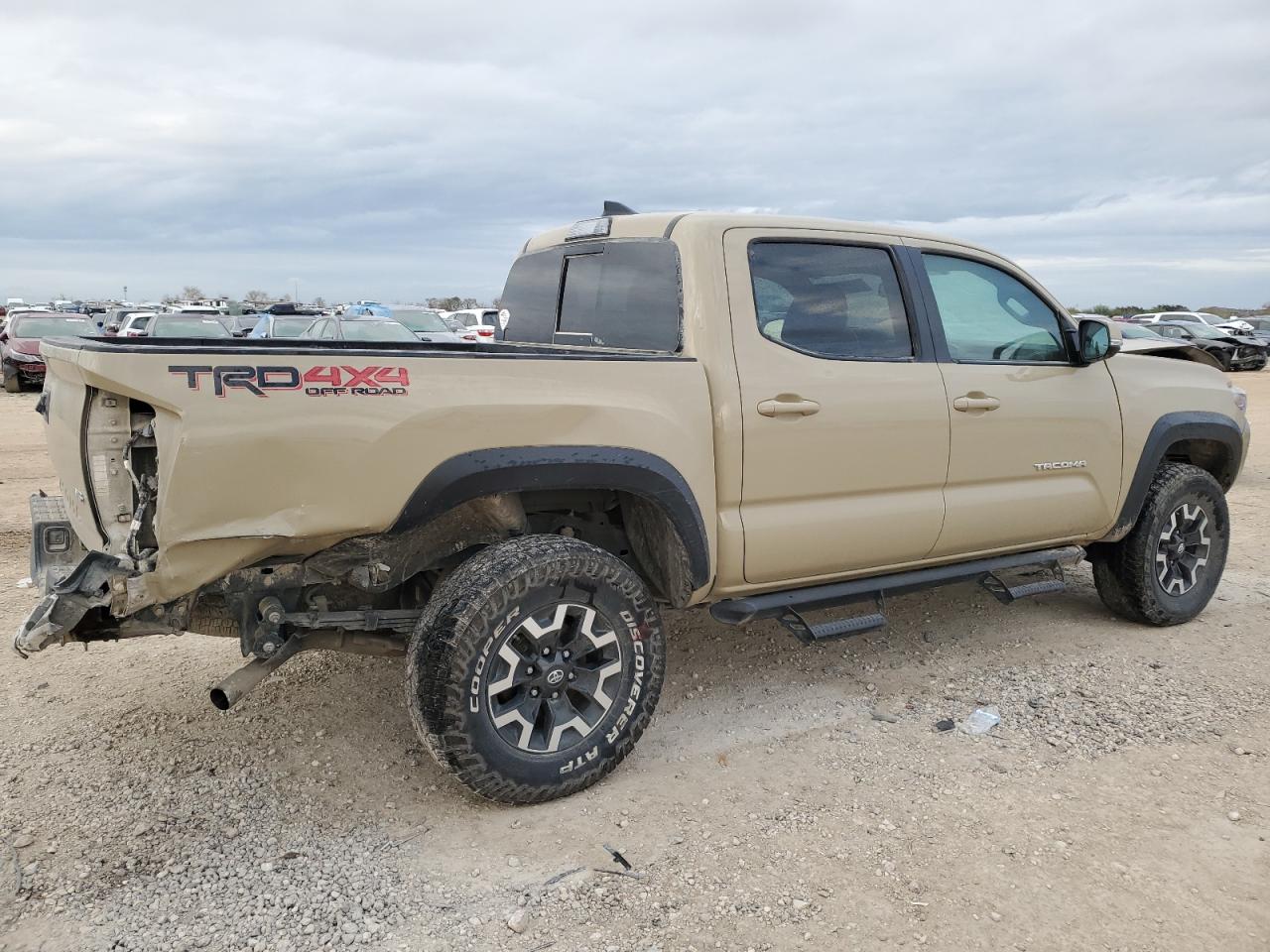 Image 3 of 2017 TOYOTA TACOMA DOUBLE CAB 2017 with VIN 5TFCZ5AN3HX082352