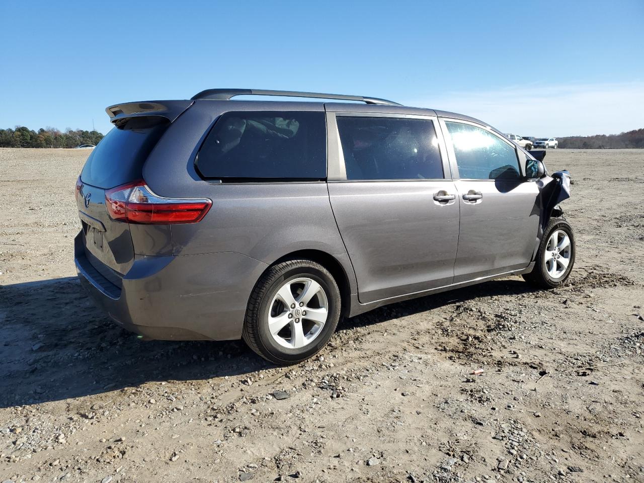 Изображение 3 2017 TOYOTA SIENNA LE 2017 с VIN 5TDKZ3DC2HS774991