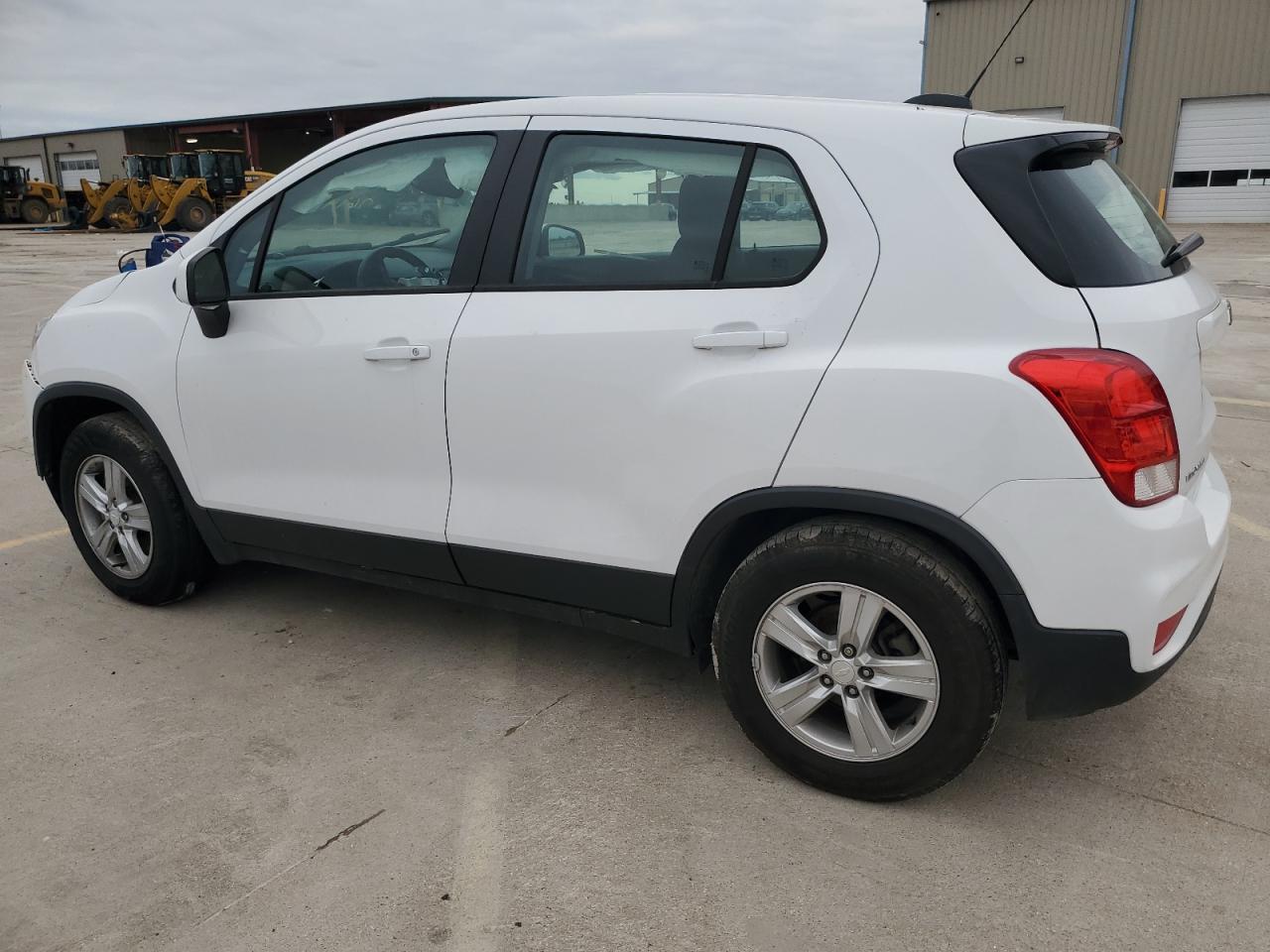 Image 2 of 2019 CHEVROLET TRAX LS 2019 with VIN 3GNCJNSB4KL226660